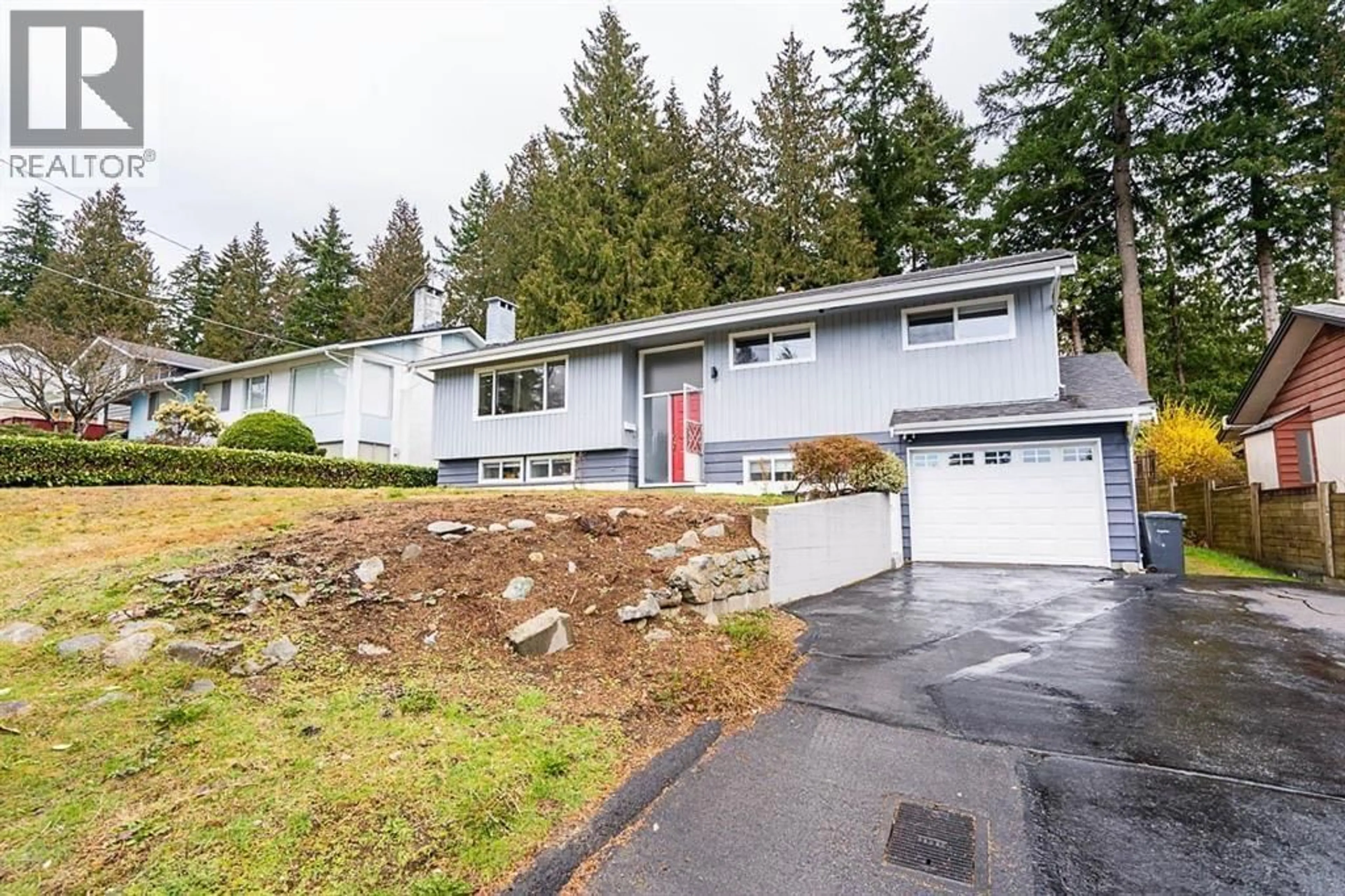 Home with vinyl exterior material, street for 353 LAURENTIAN CRESCENT, Coquitlam British Columbia V3K1Y3