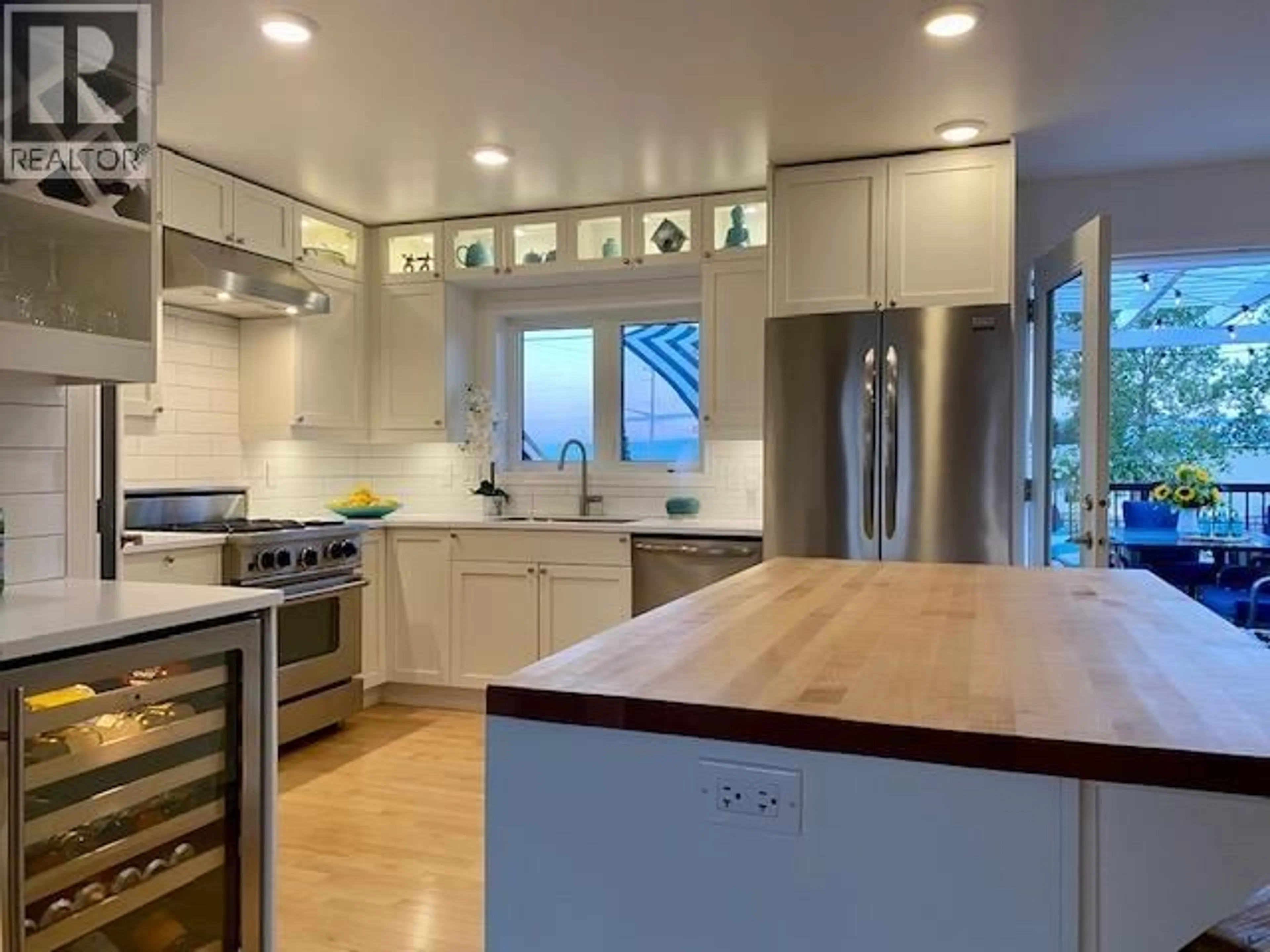 Contemporary kitchen, unknown for 5611 ANGUS COURT, Fort Nelson British Columbia V0C1R0