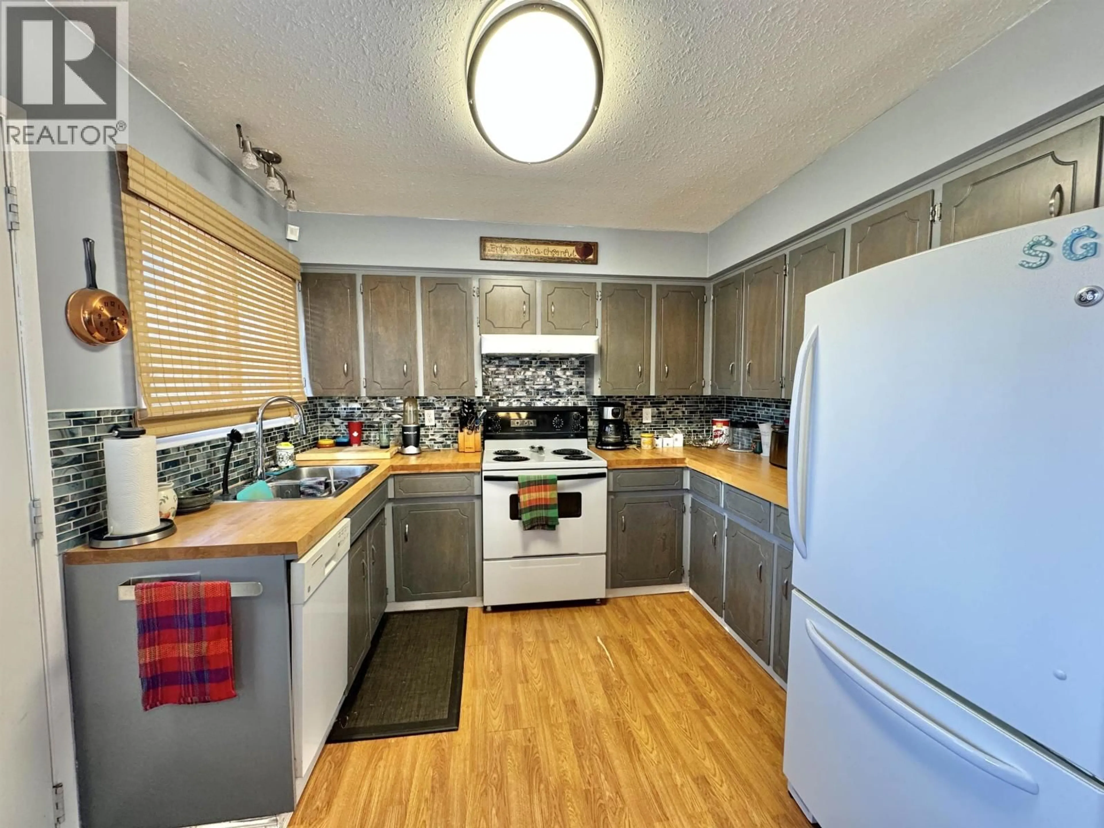 Standard kitchen, unknown for 225 LITZENBURG CRESCENT, Williams Lake British Columbia V2G4G7