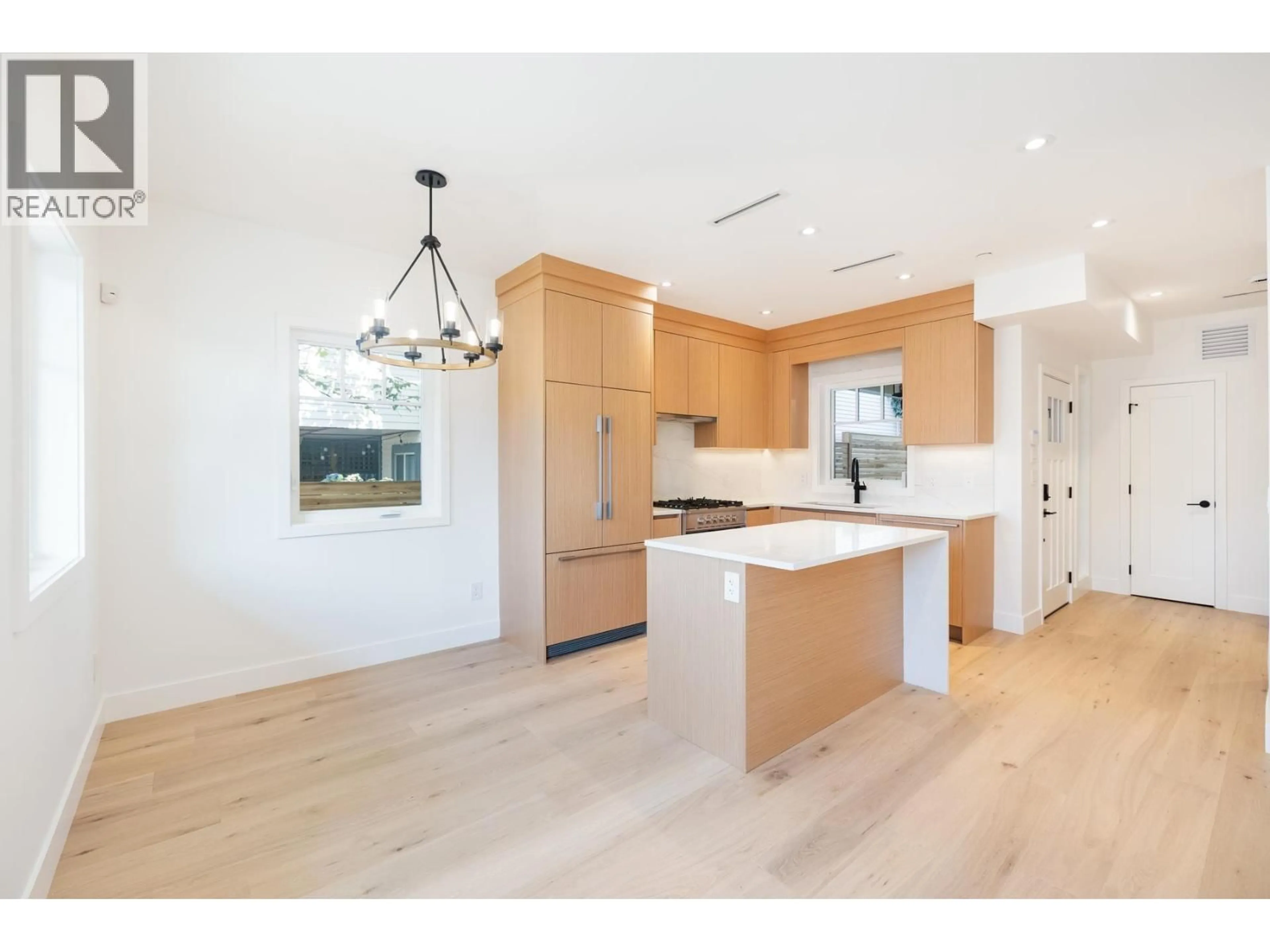 Open concept kitchen, wood/laminate floor for 265 6TH STREET, North Vancouver British Columbia V7M1K7