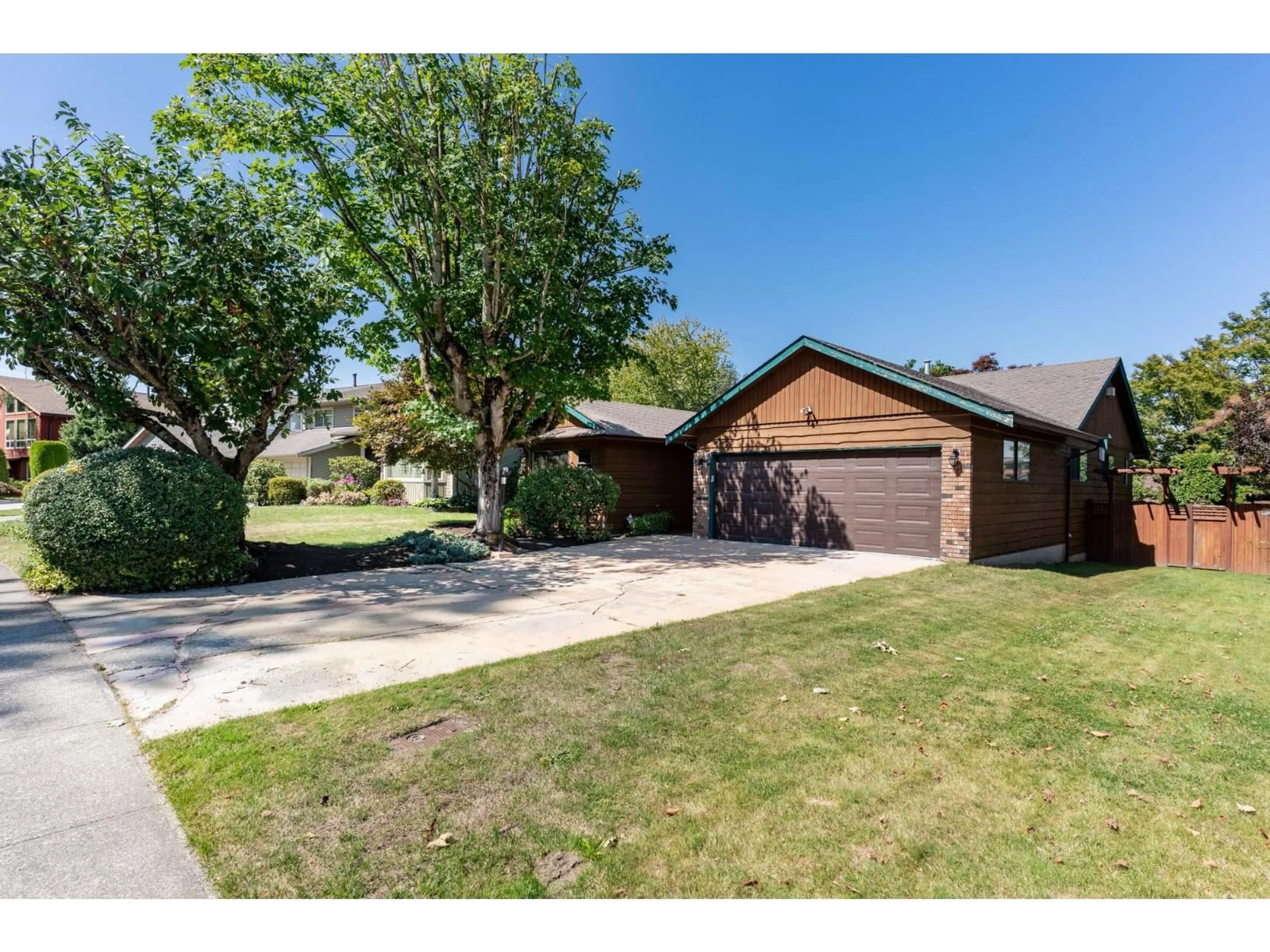 A pic from outside/outdoor area/front of a property/back of a property/a pic from drone, street for 19725 50A, Langley British Columbia V3A7L1
