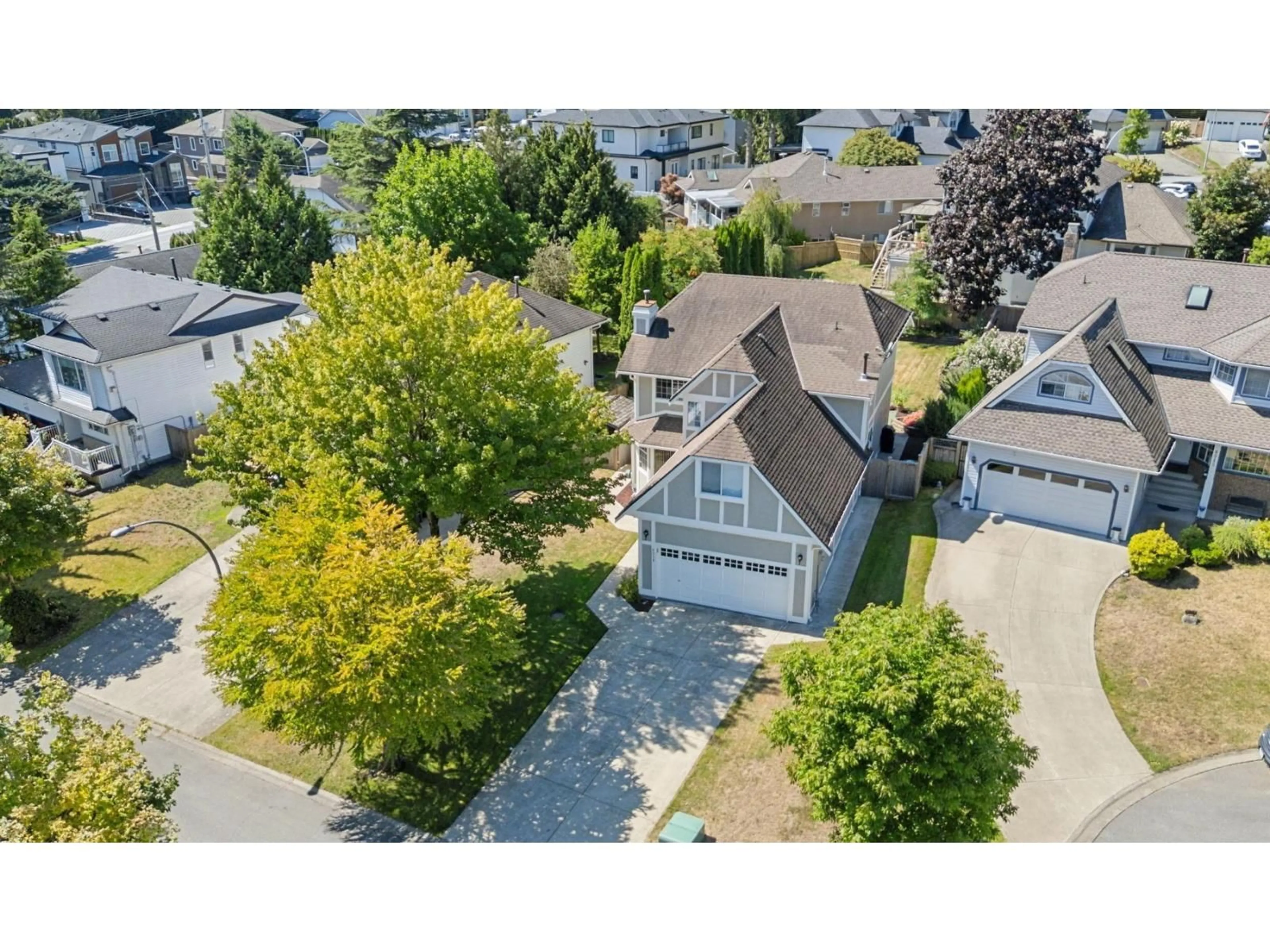 A pic from outside/outdoor area/front of a property/back of a property/a pic from drone, street for 6039 191A, Surrey British Columbia V3S8A1