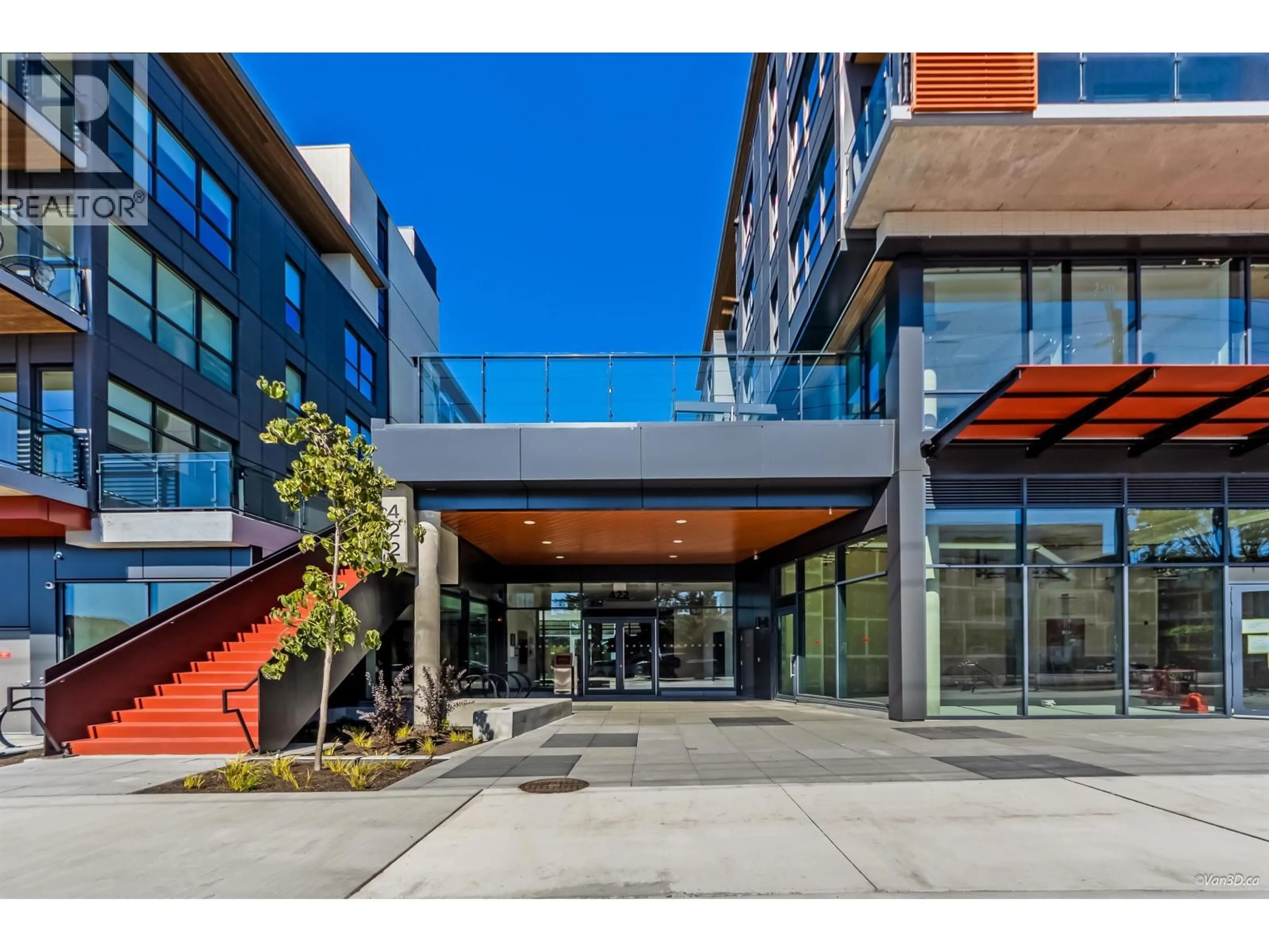 Indoor foyer for 455 - 422 3RD STREET, North Vancouver British Columbia V7L0K1