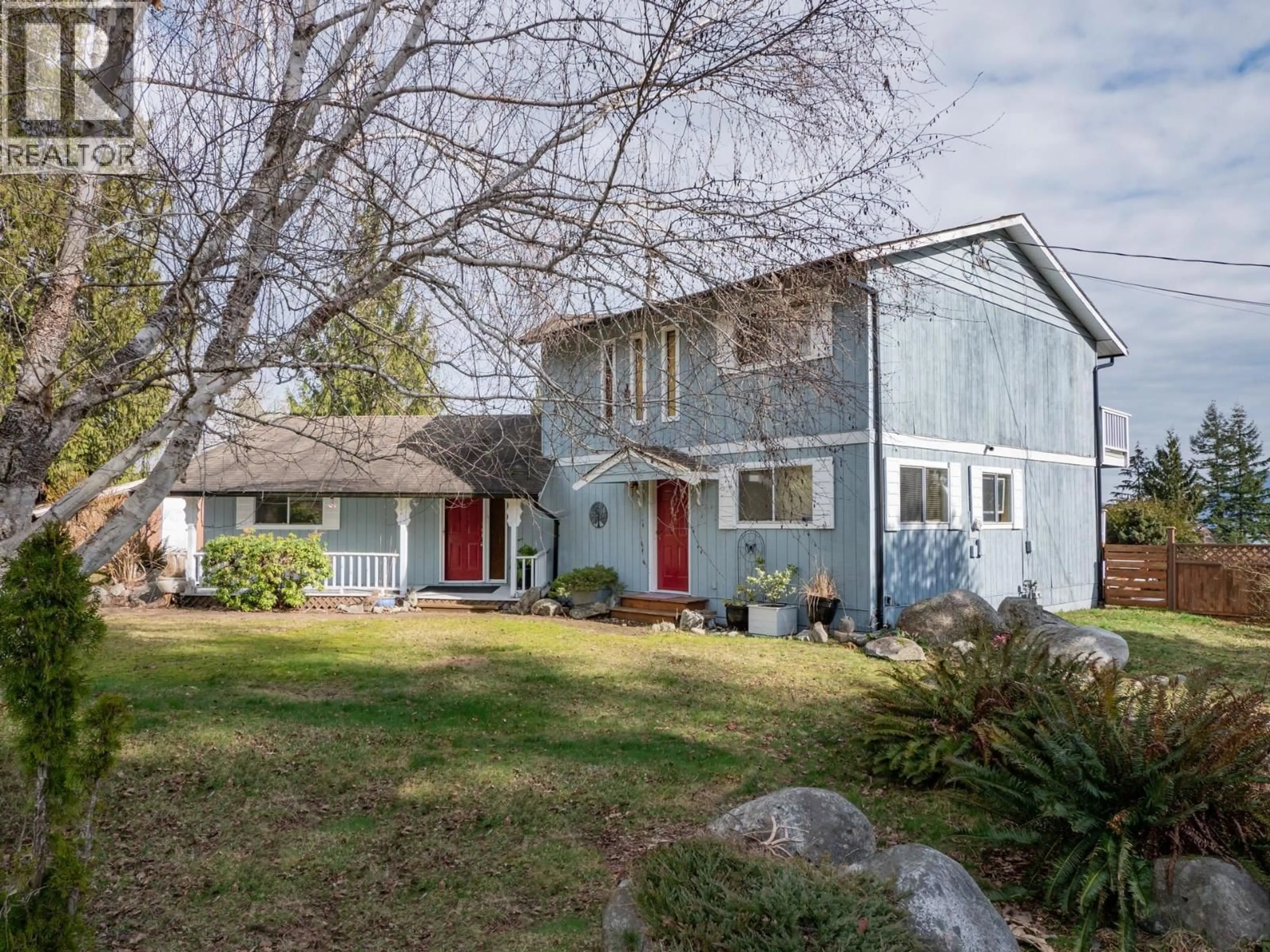 Home with vinyl exterior material, street for 170 PIKE ROAD, Gibsons British Columbia V0N1V6