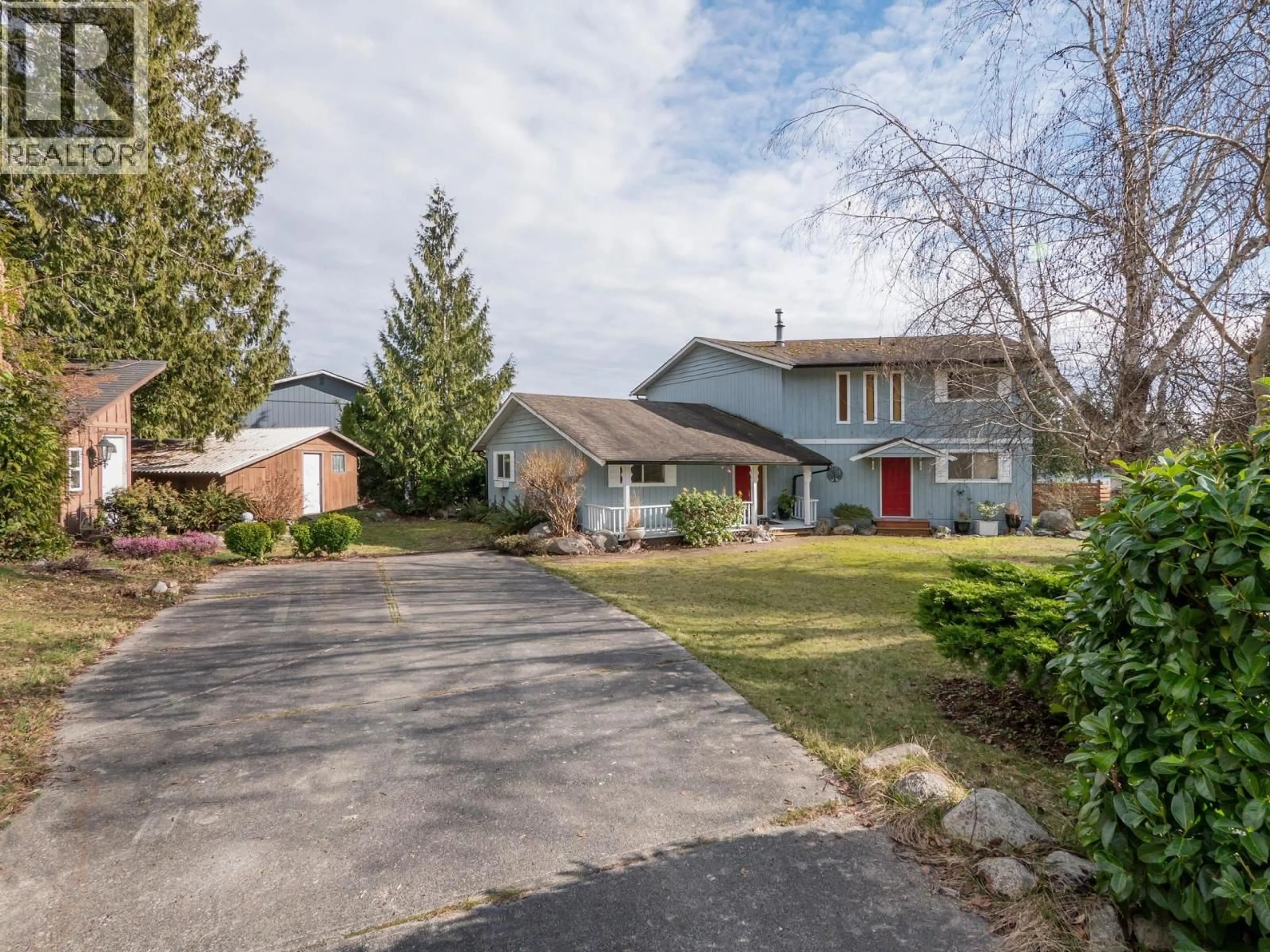 A pic from outside/outdoor area/front of a property/back of a property/a pic from drone, street for 170 PIKE ROAD, Gibsons British Columbia V0N1V6