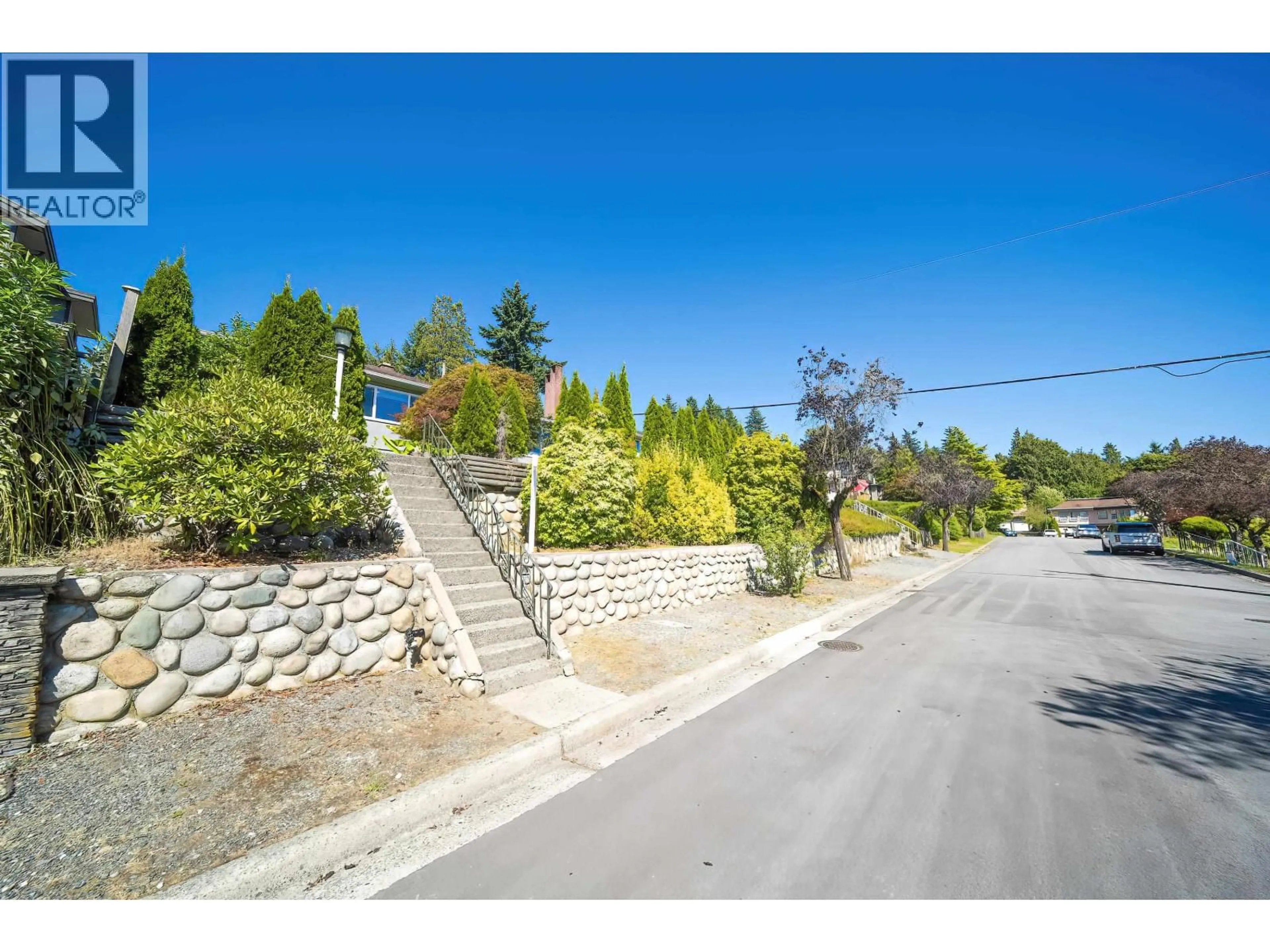A pic from outside/outdoor area/front of a property/back of a property/a pic from drone, street for 4599 SUNLAND PLACE, Burnaby British Columbia V5J3A3