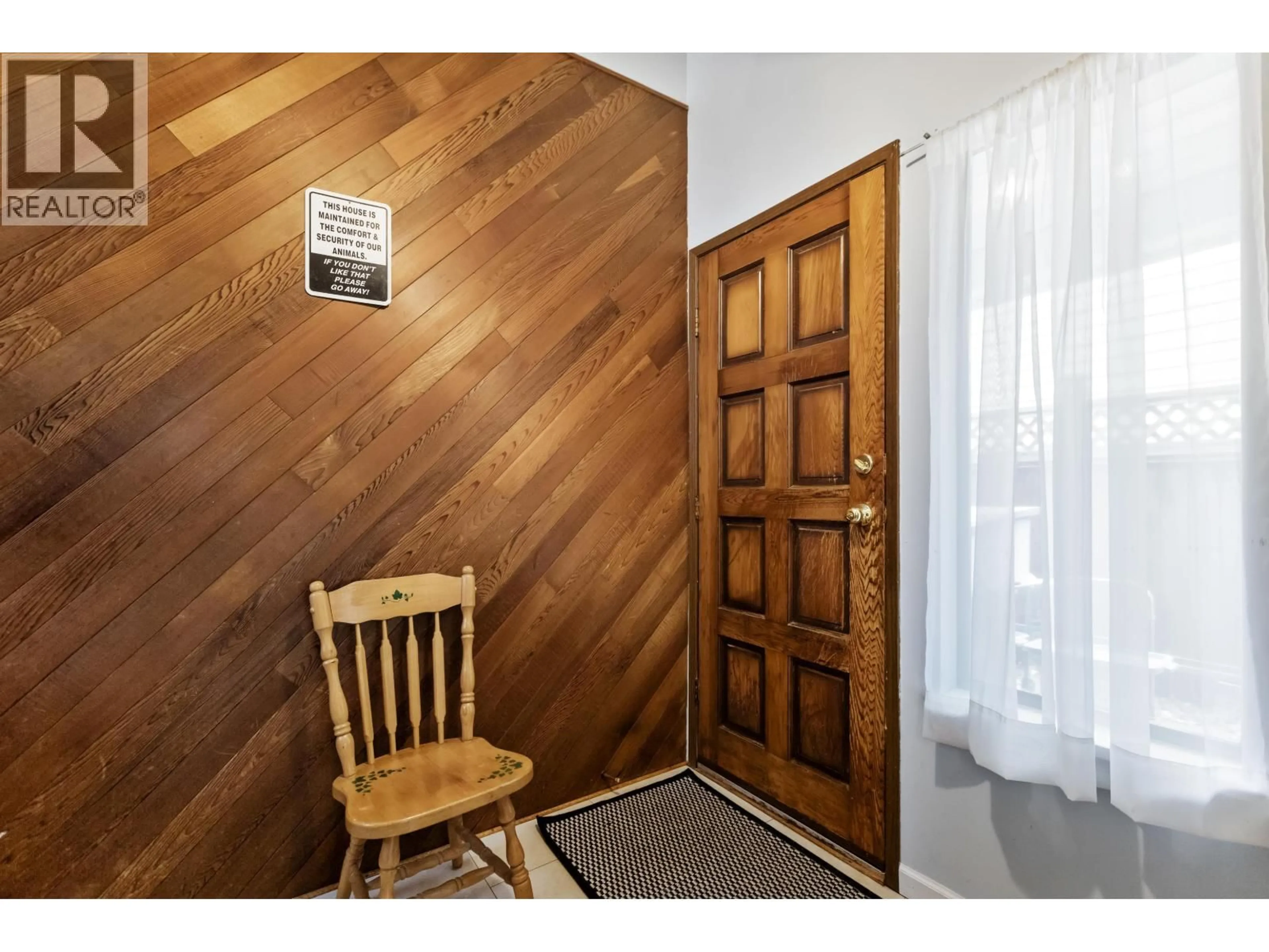 Indoor entryway for 11764 WILDWOOD CRESCENT, Pitt Meadows British Columbia V3Y1L9