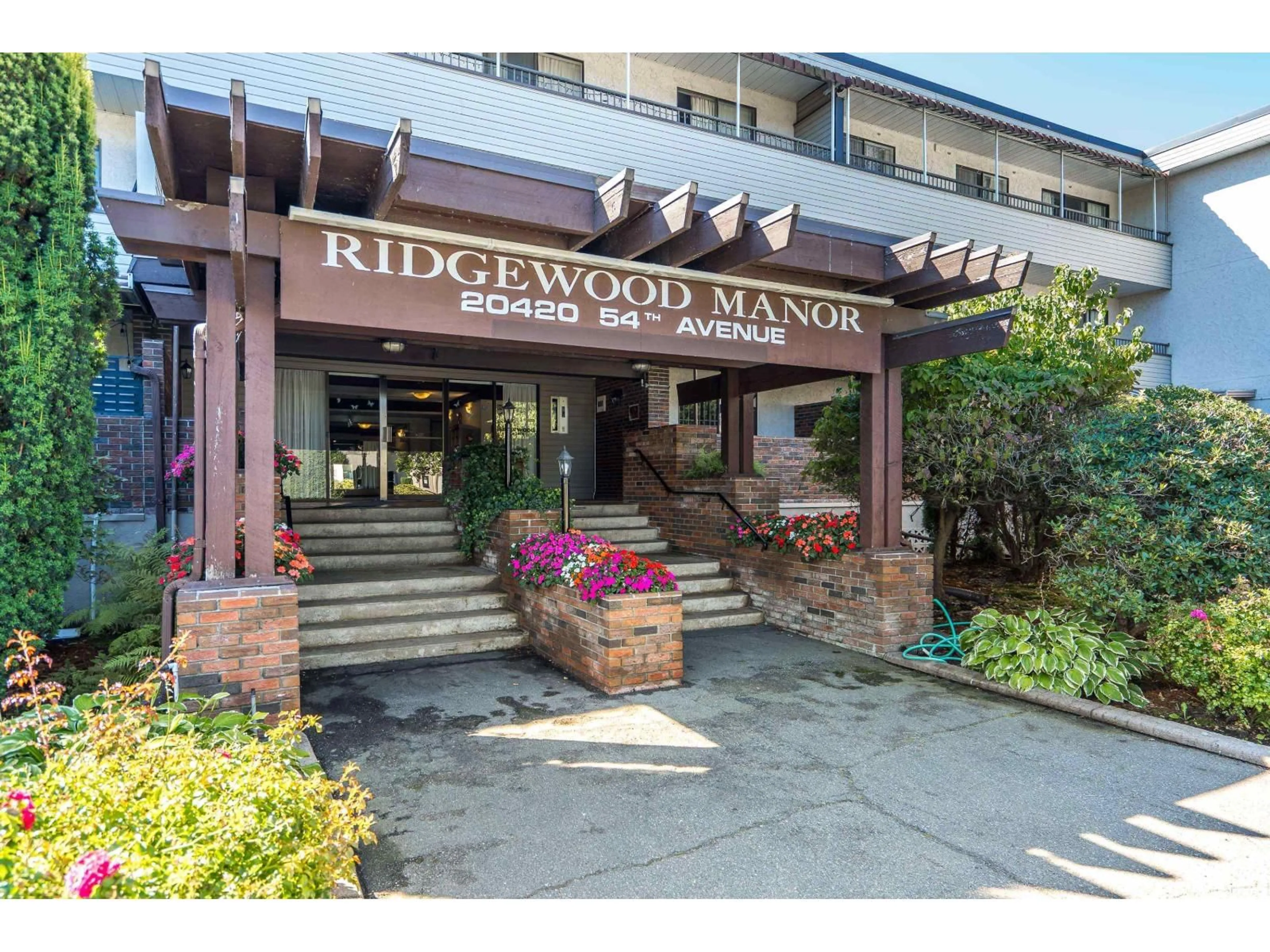Indoor foyer for 102 - 20420 54, Langley British Columbia V3A6N6