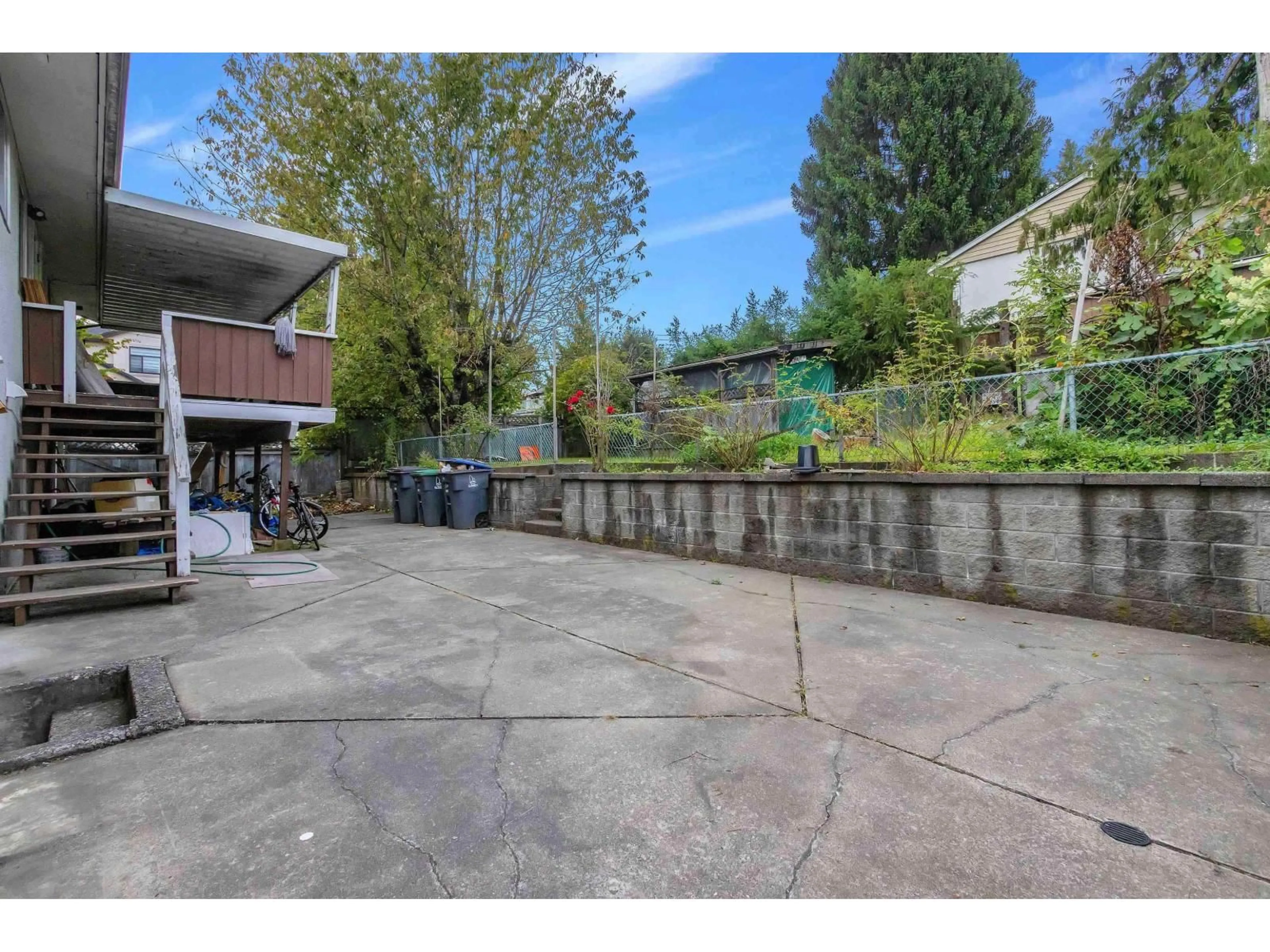 Patio, street for 9892 130, Surrey British Columbia V3T3L4
