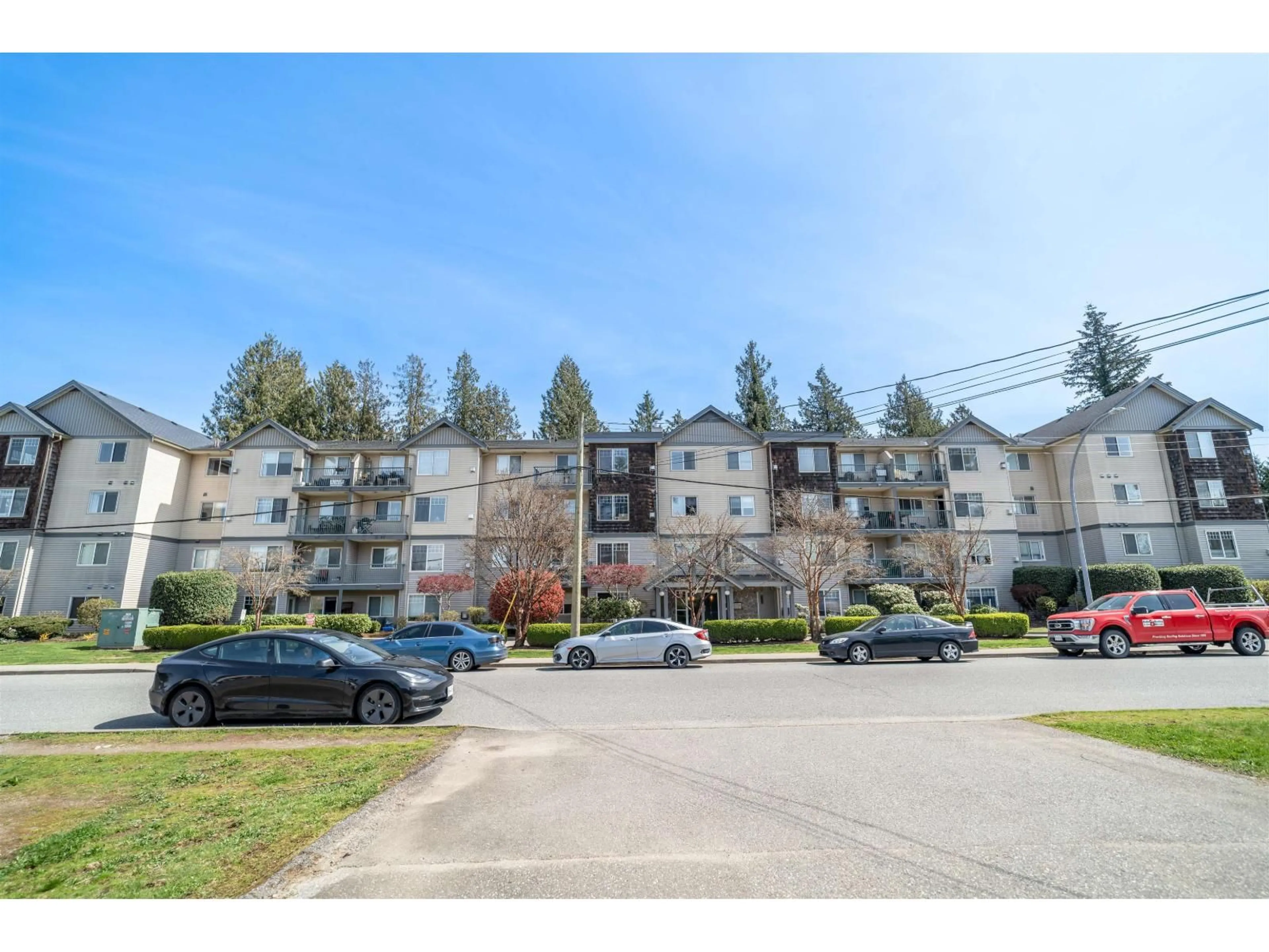 A pic from outside/outdoor area/front of a property/back of a property/a pic from drone, mountain view for 204 - 2350 WESTERLY, Abbotsford British Columbia V2T5L1