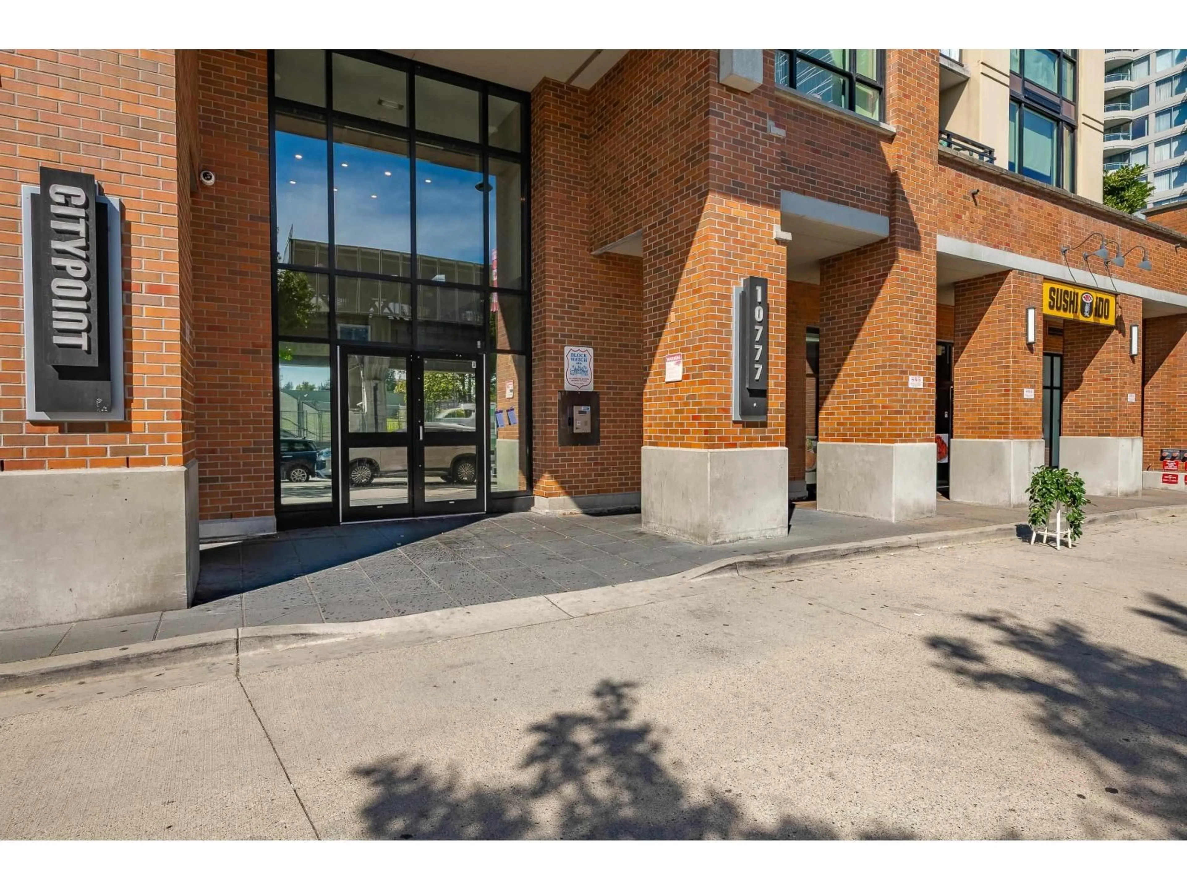 Indoor foyer for 1705 - 10777 UNIVERSITY, Surrey British Columbia V3T0E6