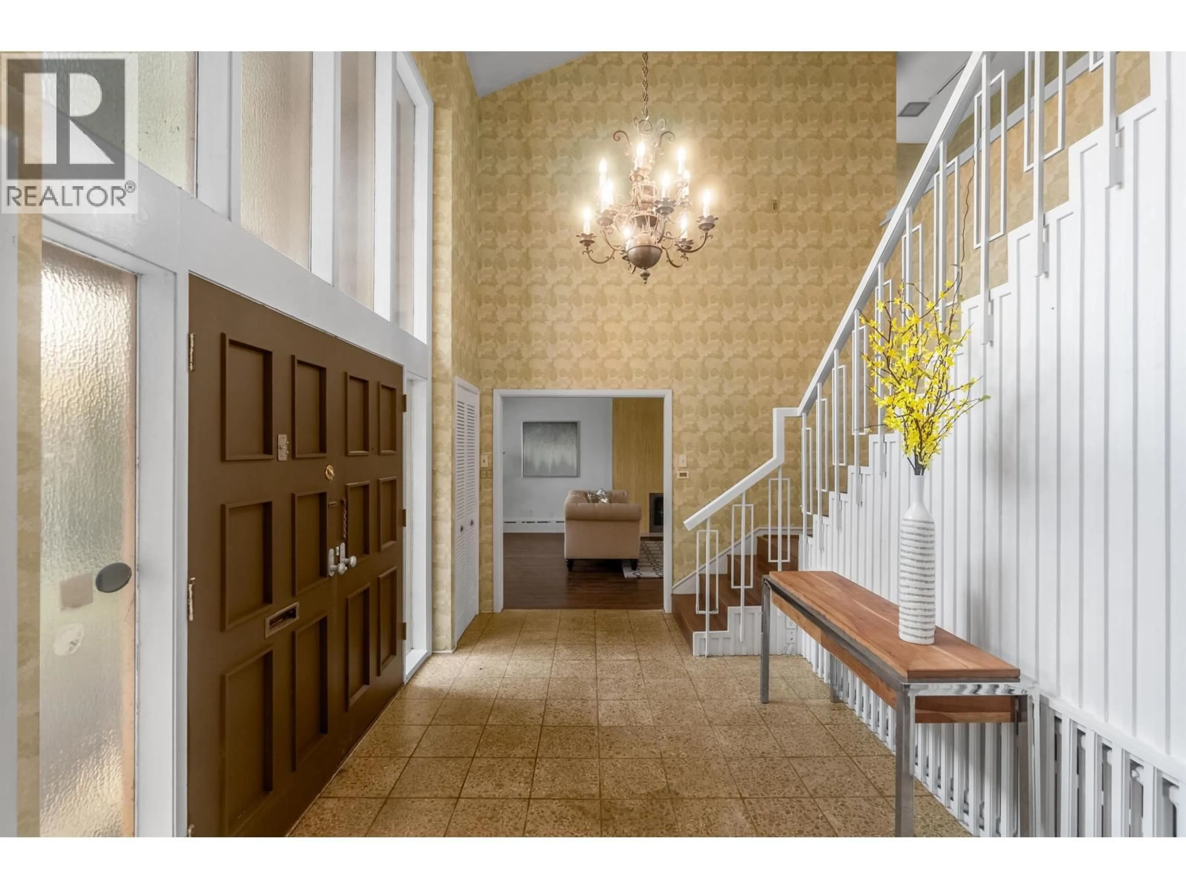 Indoor foyer for 1035 48TH AVENUE, Vancouver British Columbia V6M2N4
