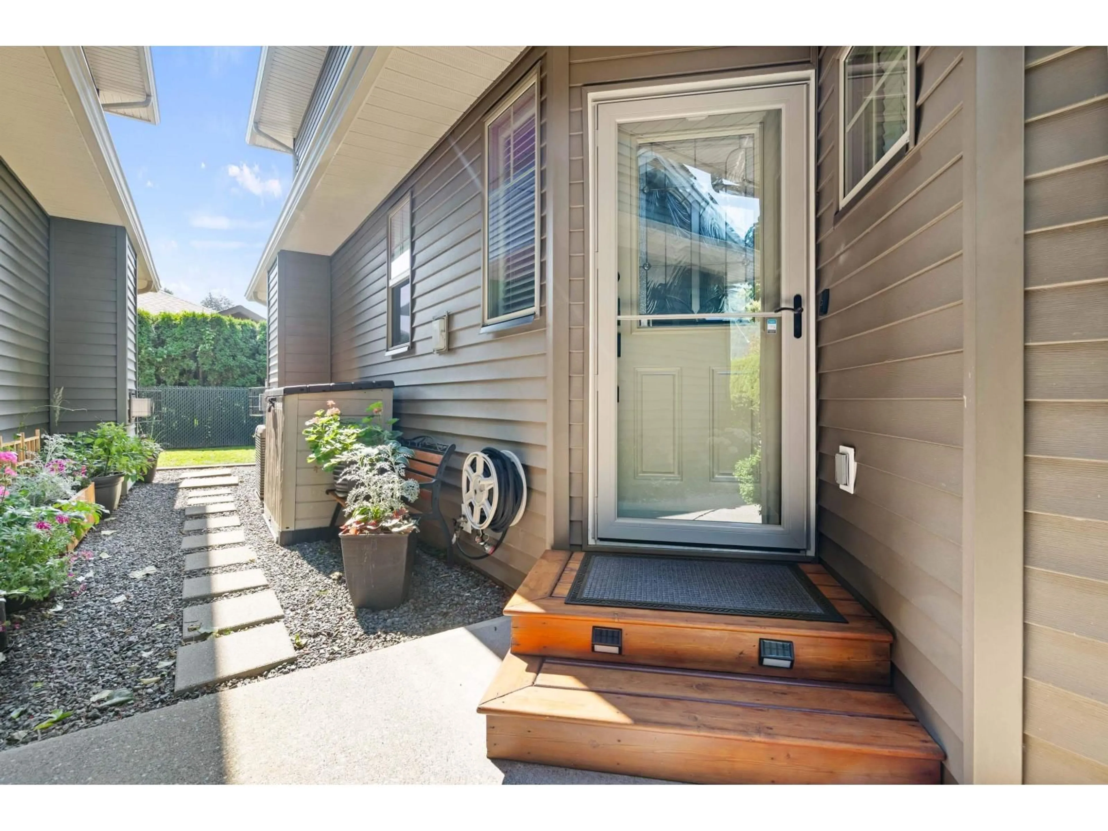Indoor entryway for 14 - 1854 HEATH ROAD, Agassiz British Columbia V0M1A2