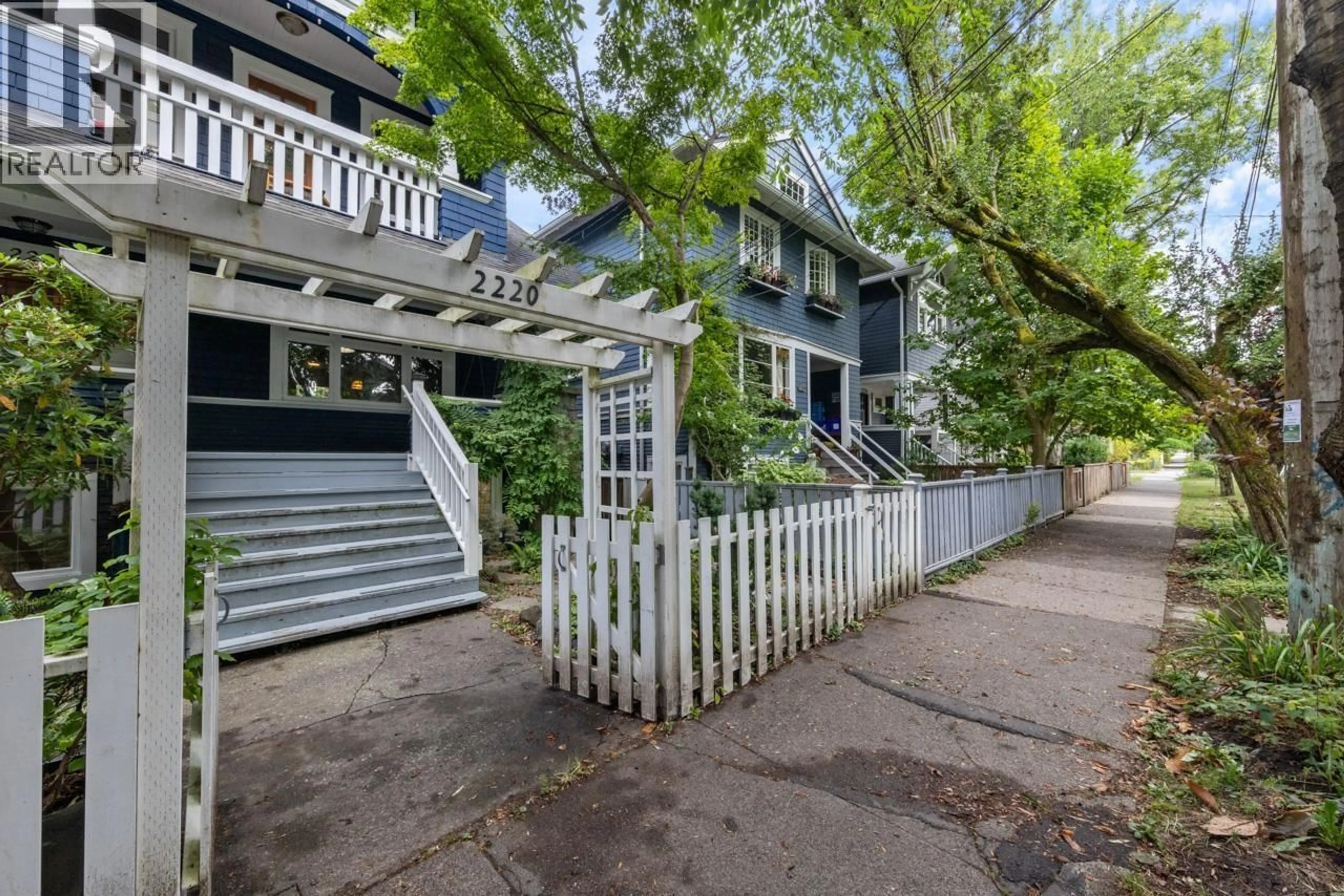 Patio, street for 2220 STEPHENS STREET, Vancouver British Columbia V6K3W6