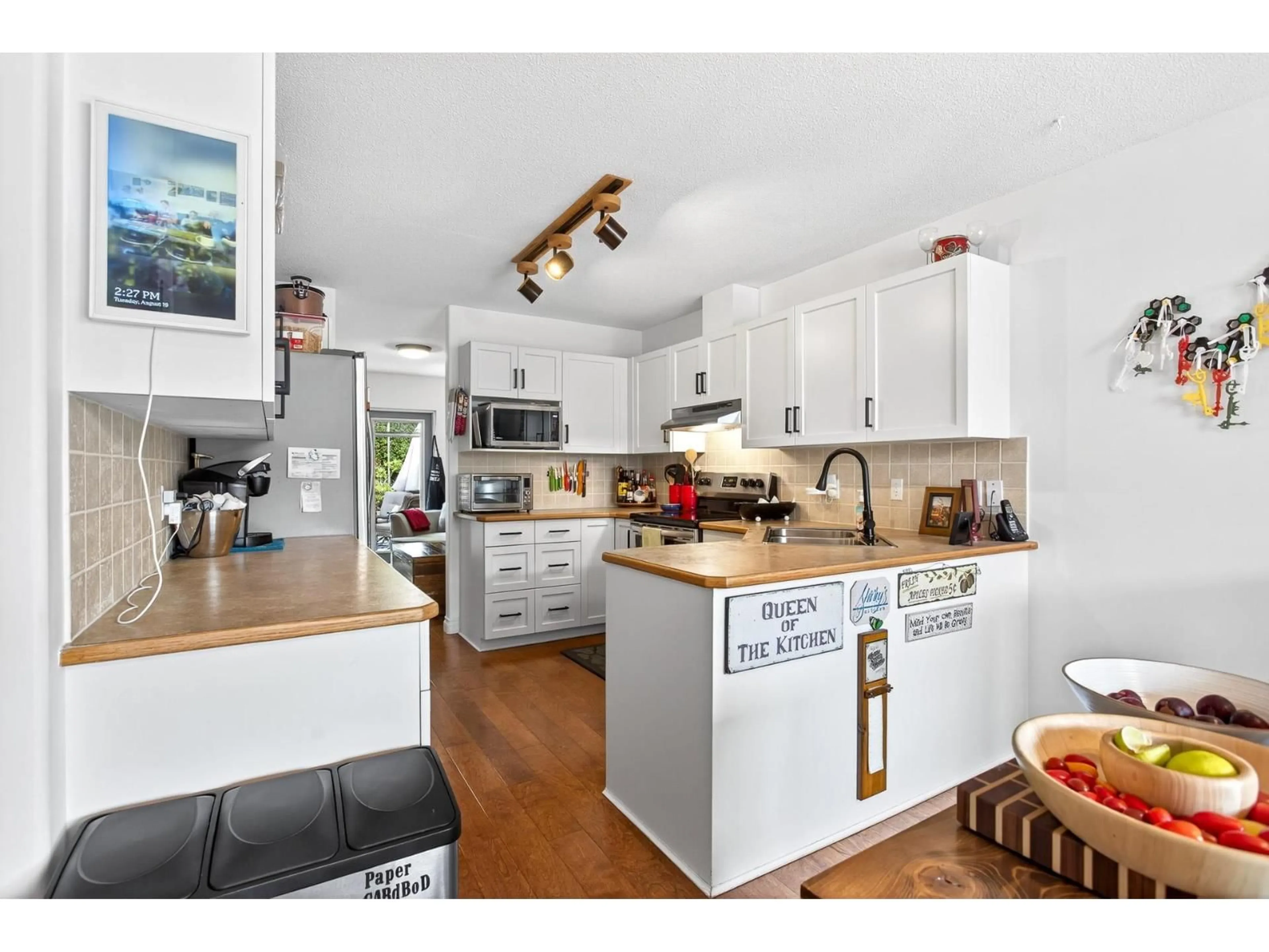 Open concept kitchen, wood/laminate floor for 27 - 21928 48, Langley British Columbia V3A8H1