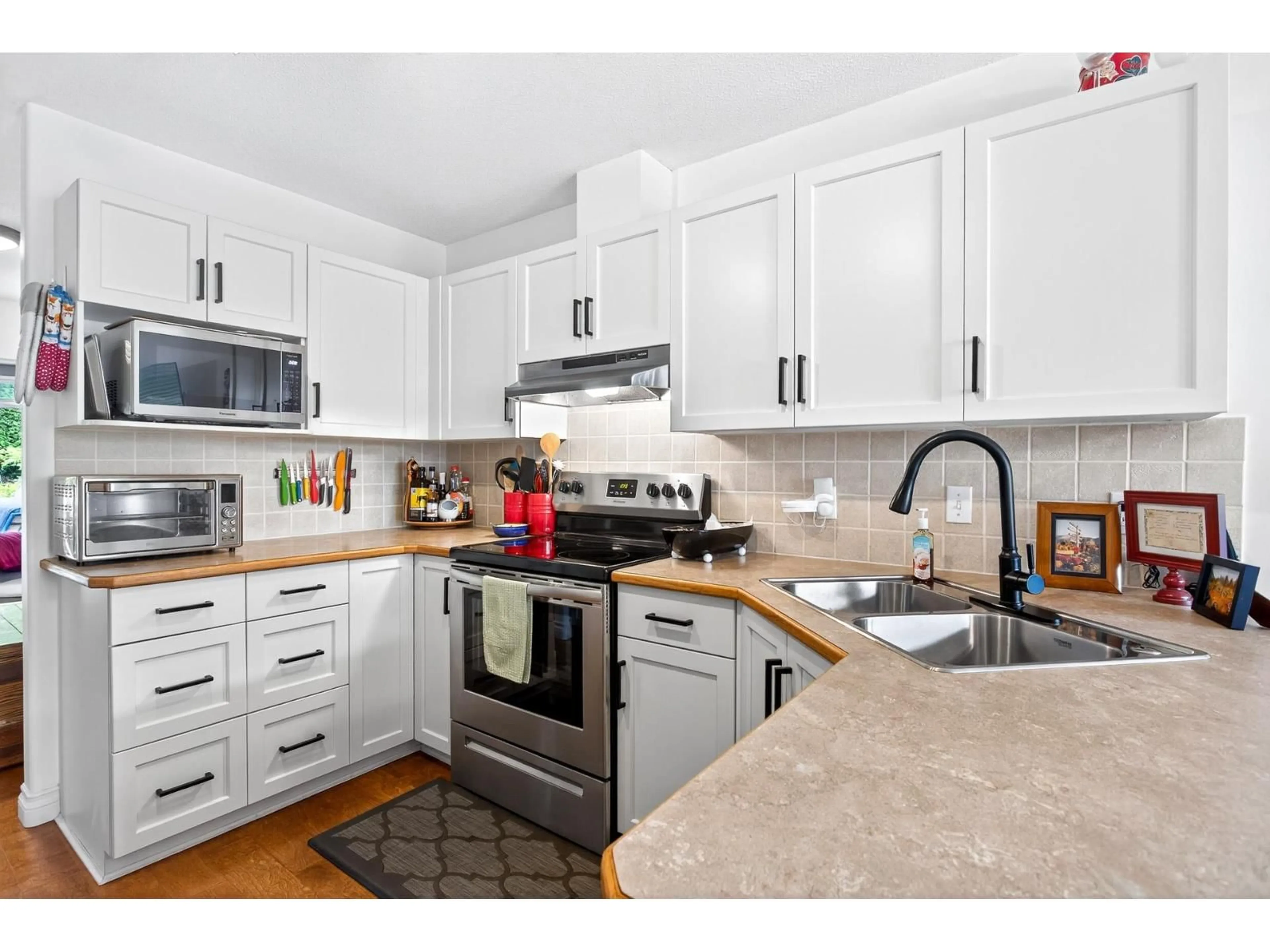 Open concept kitchen, unknown for 27 - 21928 48, Langley British Columbia V3A8H1