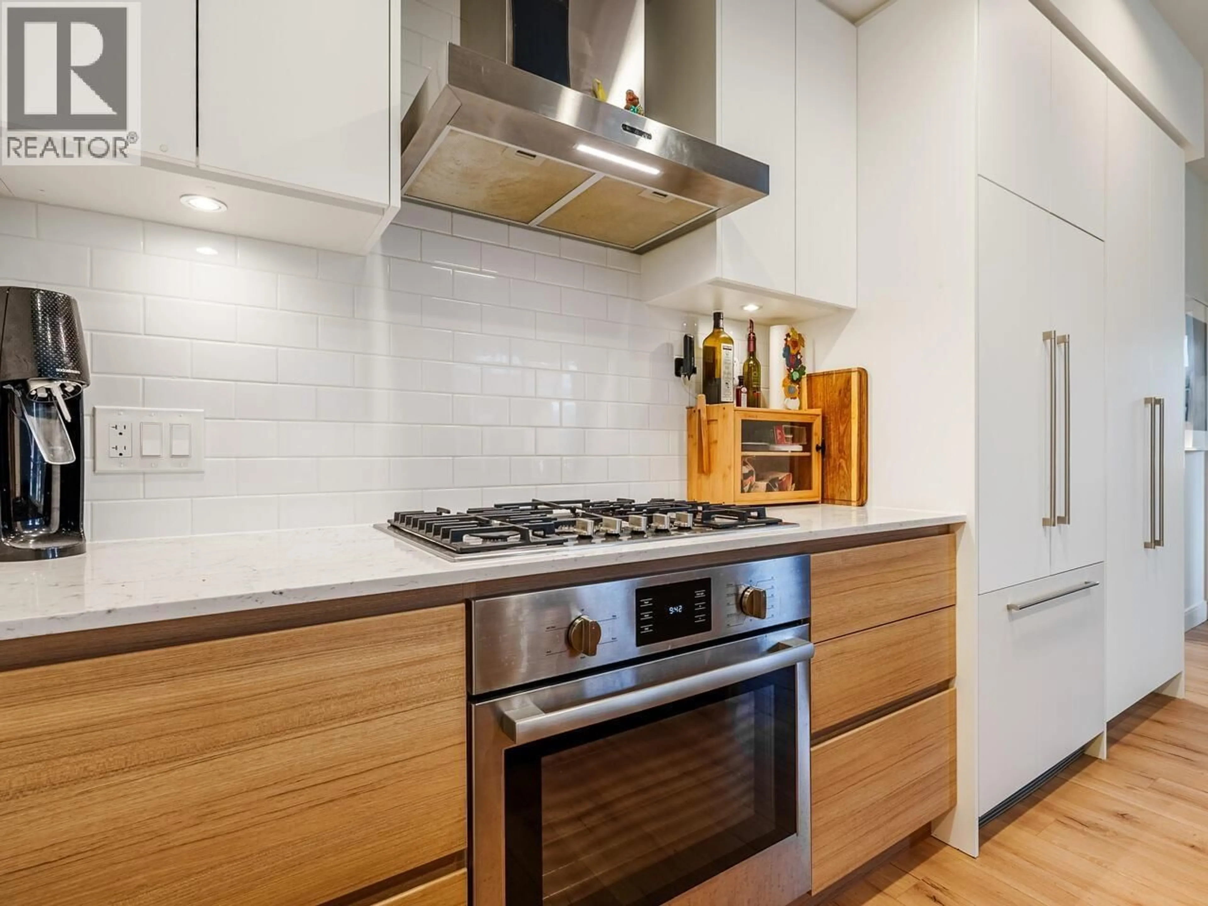 Contemporary kitchen, unknown for 329 - 55 KLAHANIE DRIVE, Port Moody British Columbia V3H0M9