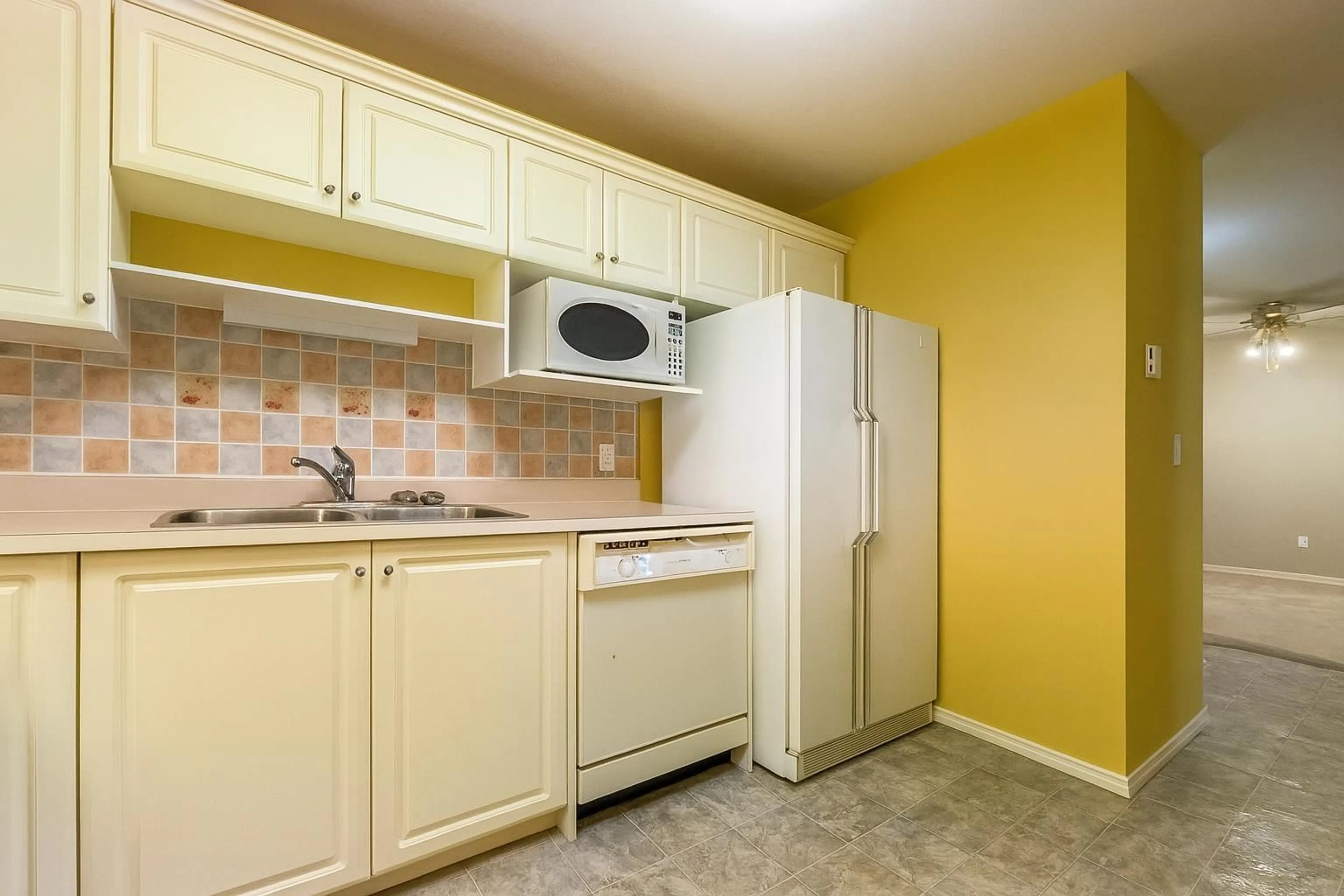 Standard kitchen, ceramic/tile floor for 104 - 9143 EDWARD STREET, Chilliwack British Columbia V2P4C5