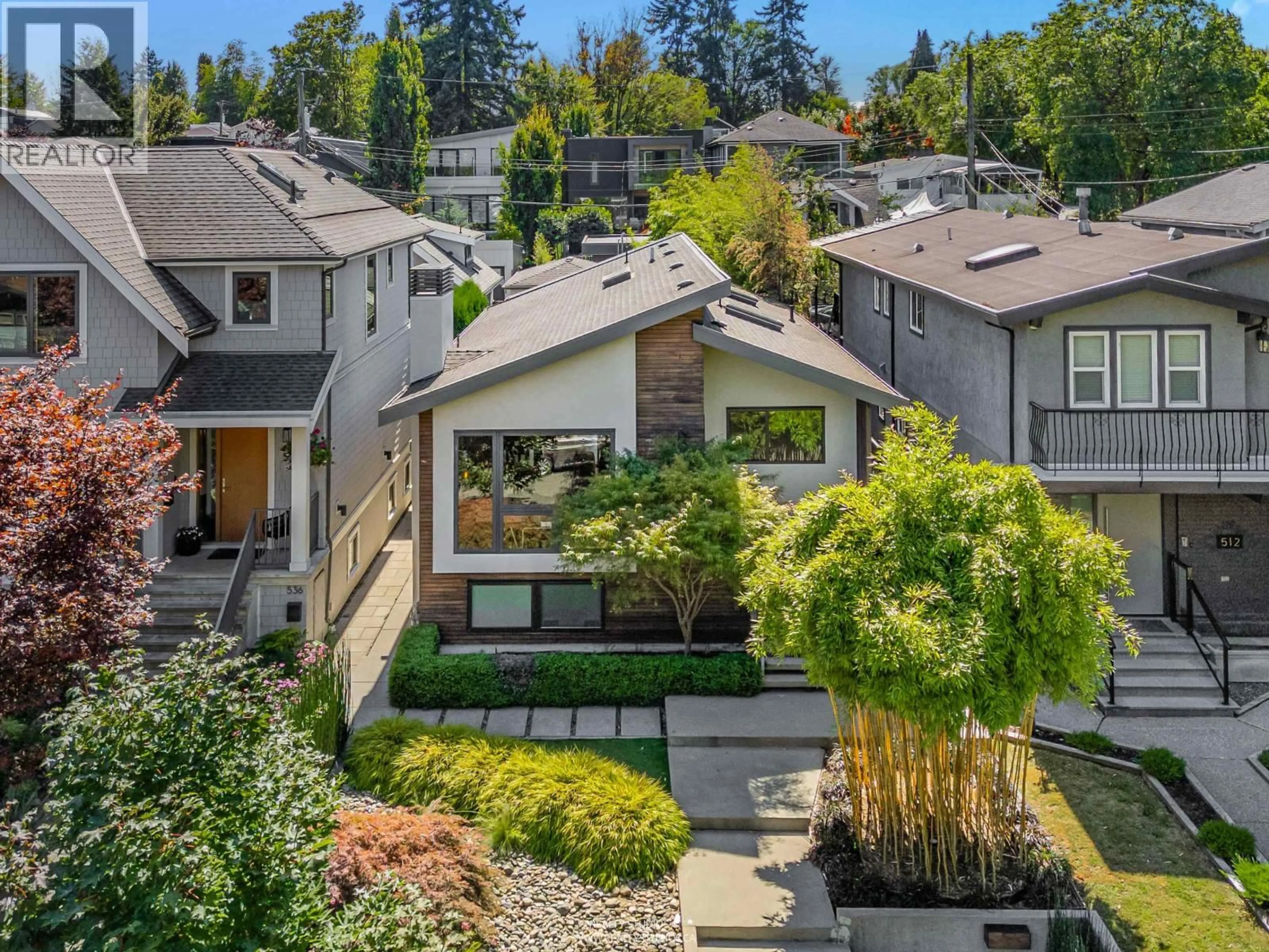 A pic from outside/outdoor area/front of a property/back of a property/a pic from drone, mountain view for 534 29TH AVENUE, Vancouver British Columbia V5V2R9
