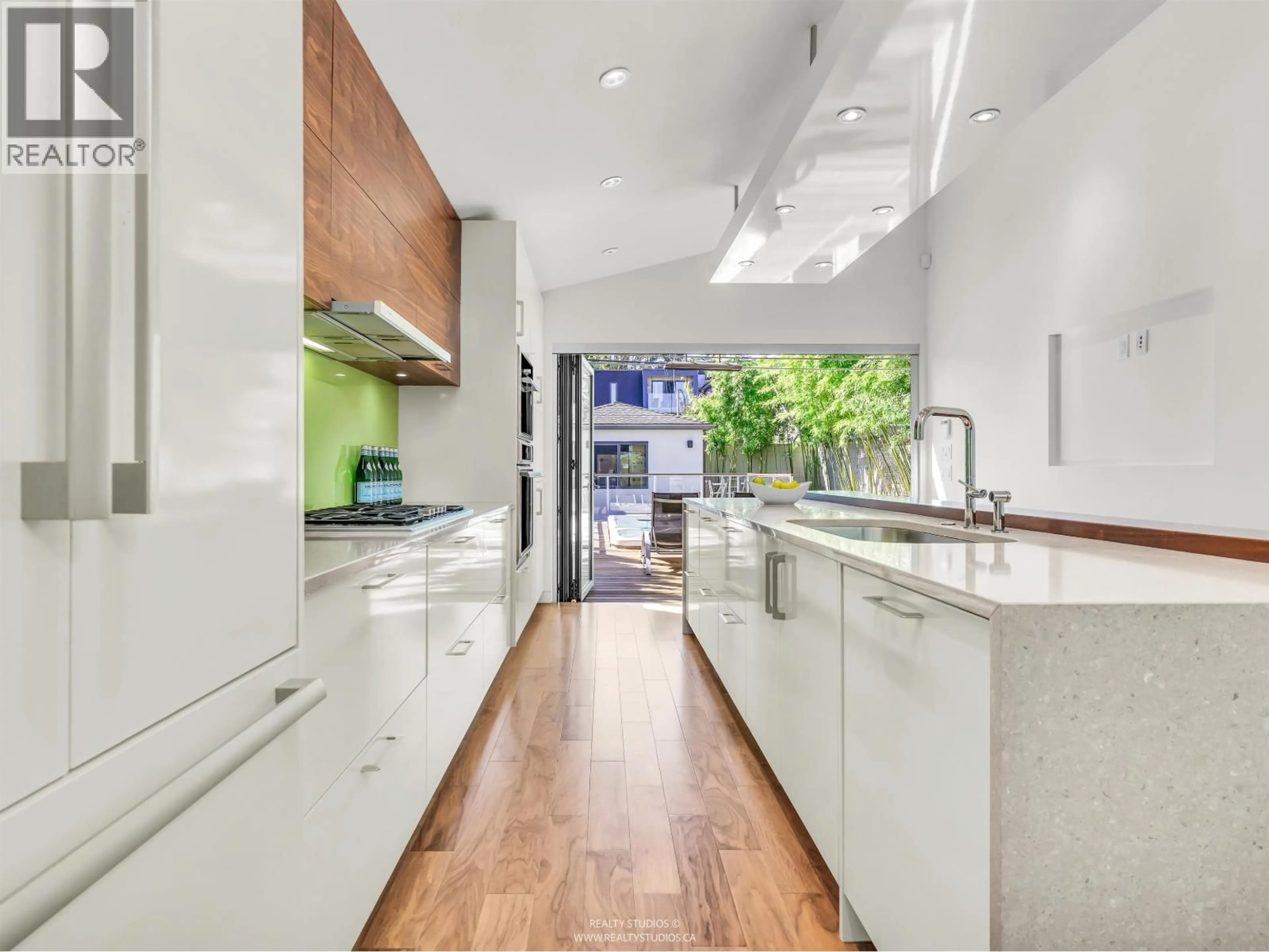 Contemporary kitchen, ceramic/tile floor for 534 29TH AVENUE, Vancouver British Columbia V5V2R9