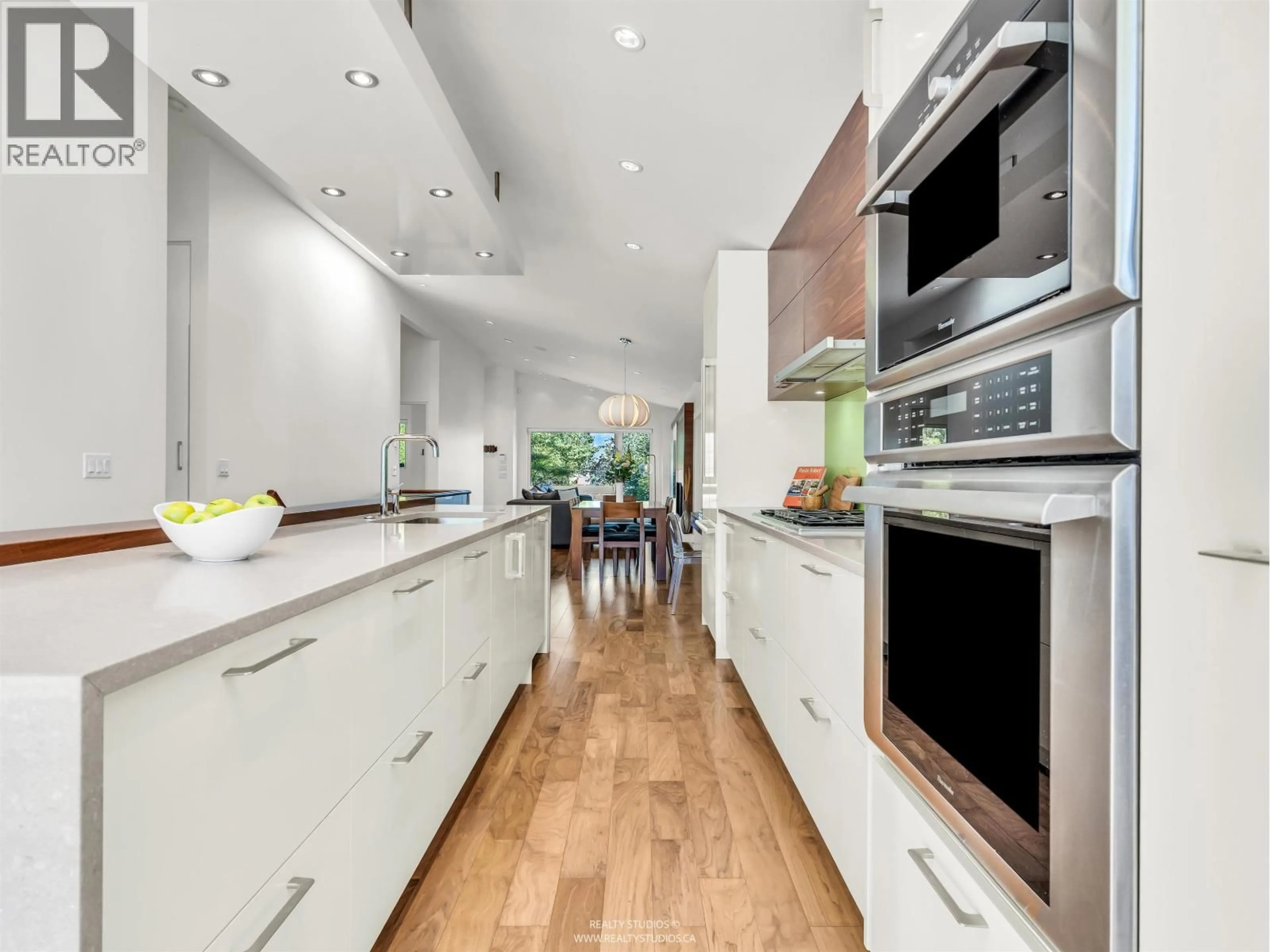 Contemporary kitchen, unknown for 534 29TH AVENUE, Vancouver British Columbia V5V2R9