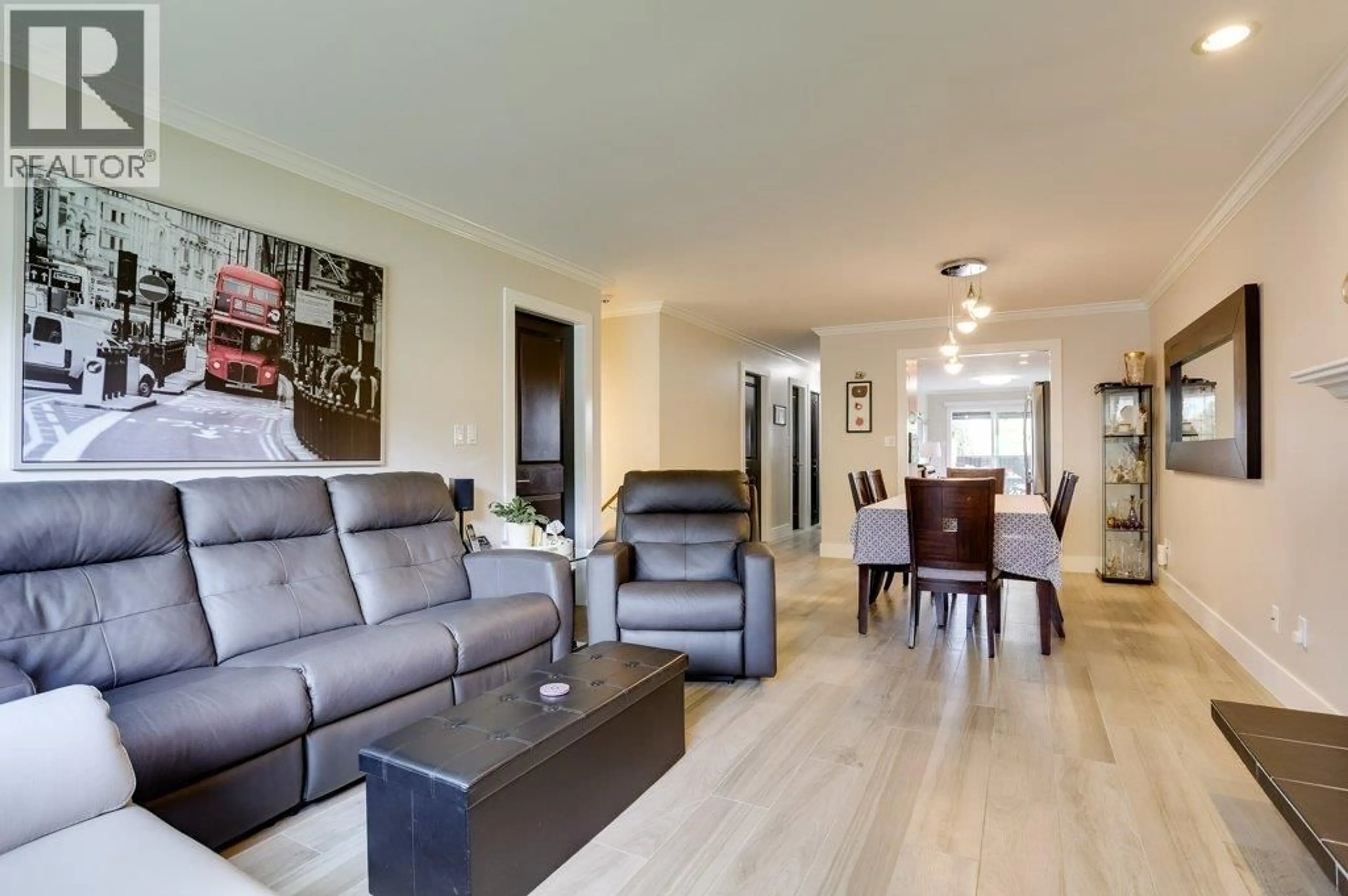 Living room with furniture, wood/laminate floor for 205 28TH STREET, North Vancouver British Columbia V7N1C1