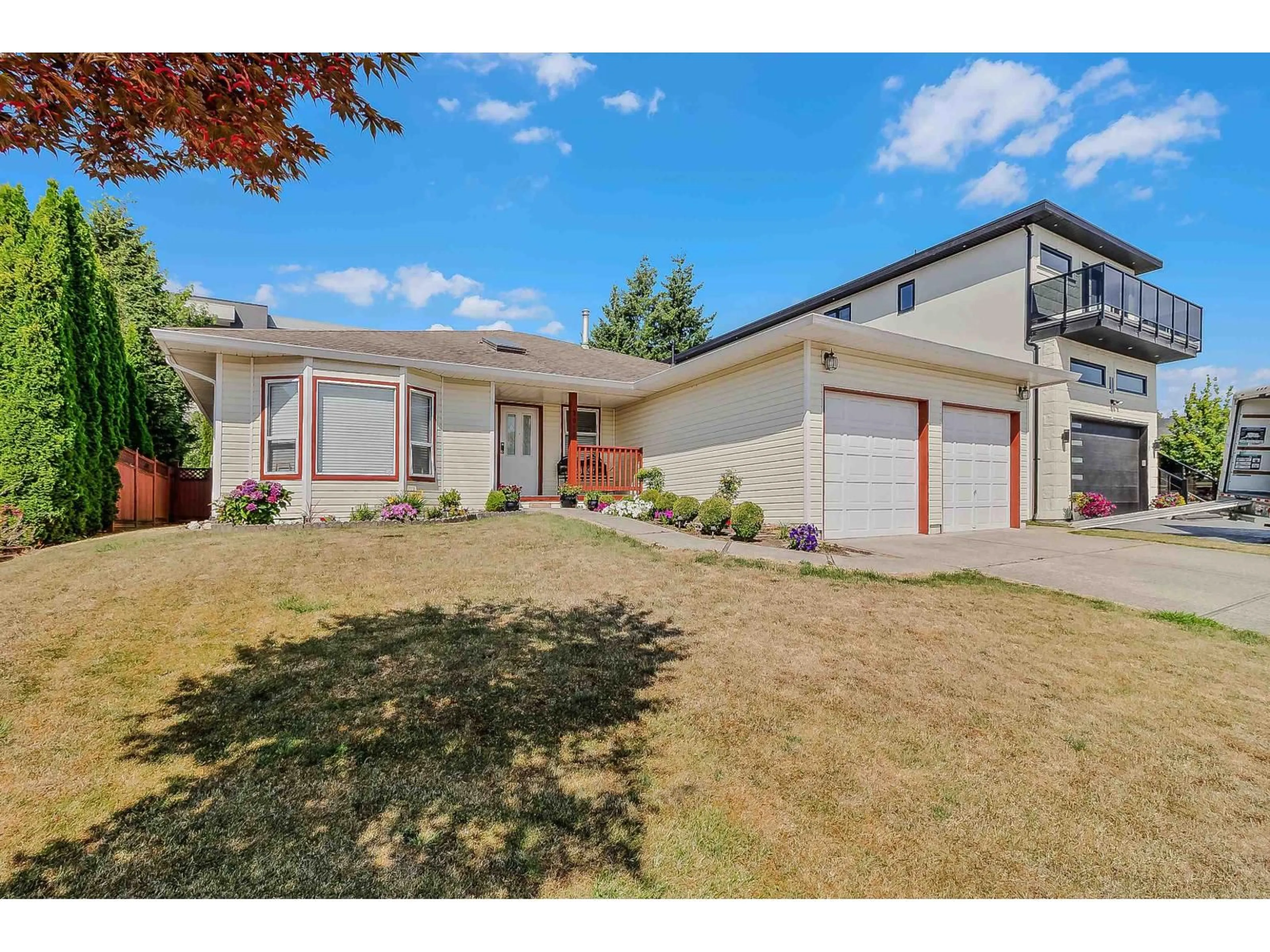 Home with vinyl exterior material, street for 3099 CURLEW, Abbotsford British Columbia V2T5J3