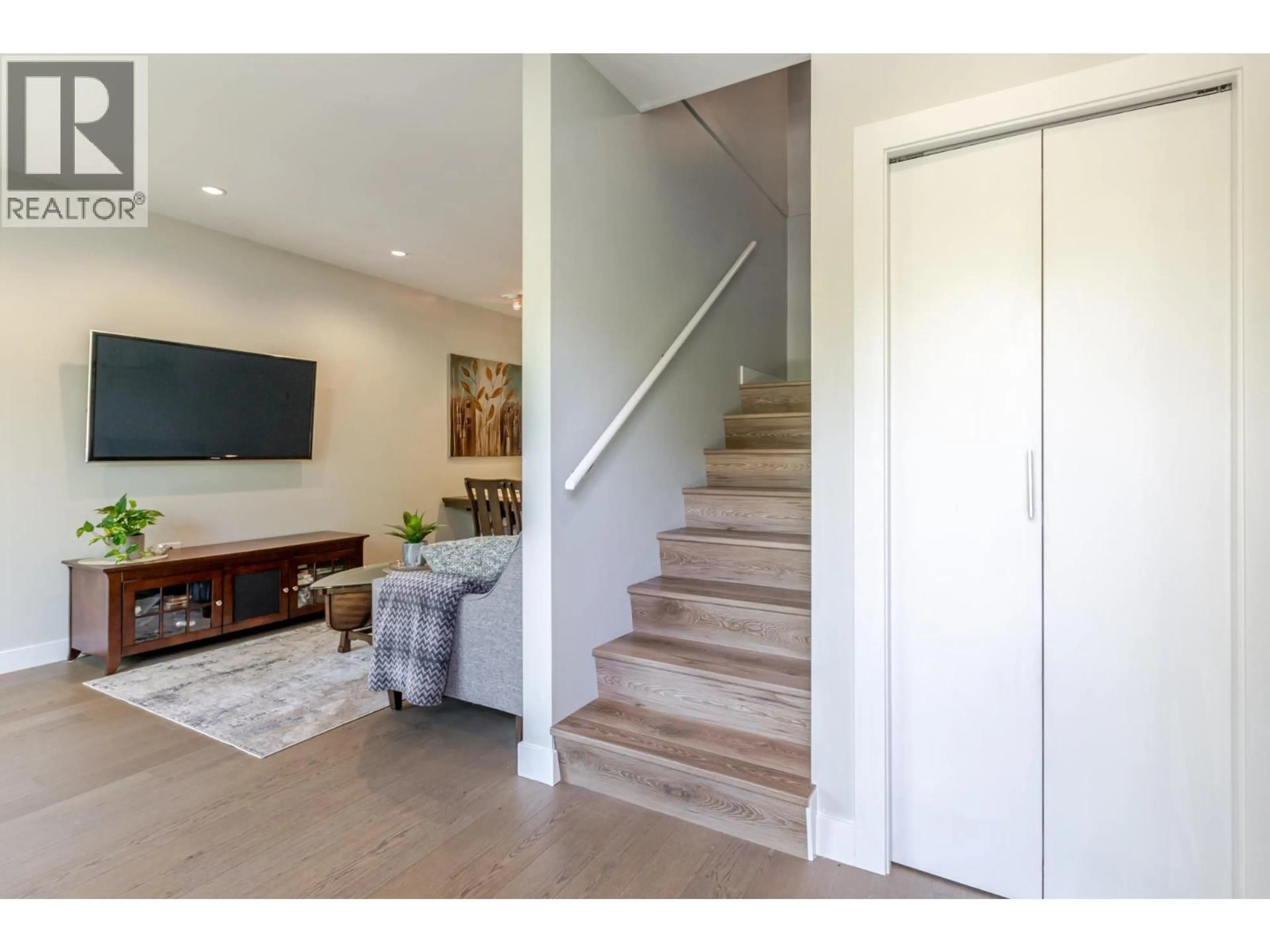 Indoor entryway for 102 - 1708 55A STREET, Delta British Columbia V4M0A9
