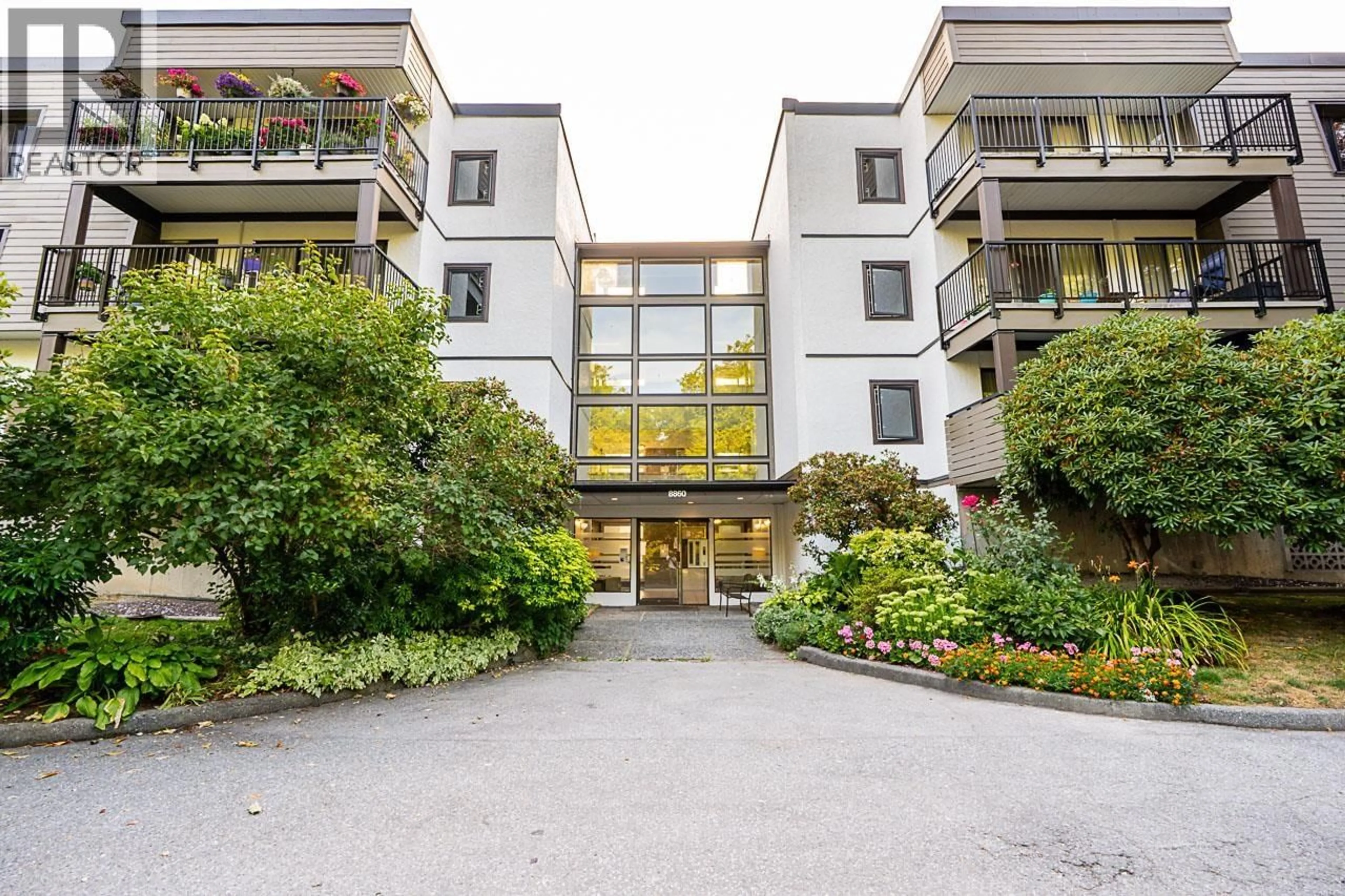 Patio, building for 128 - 8860 NO. 1 ROAD, Richmond British Columbia V7C4C2