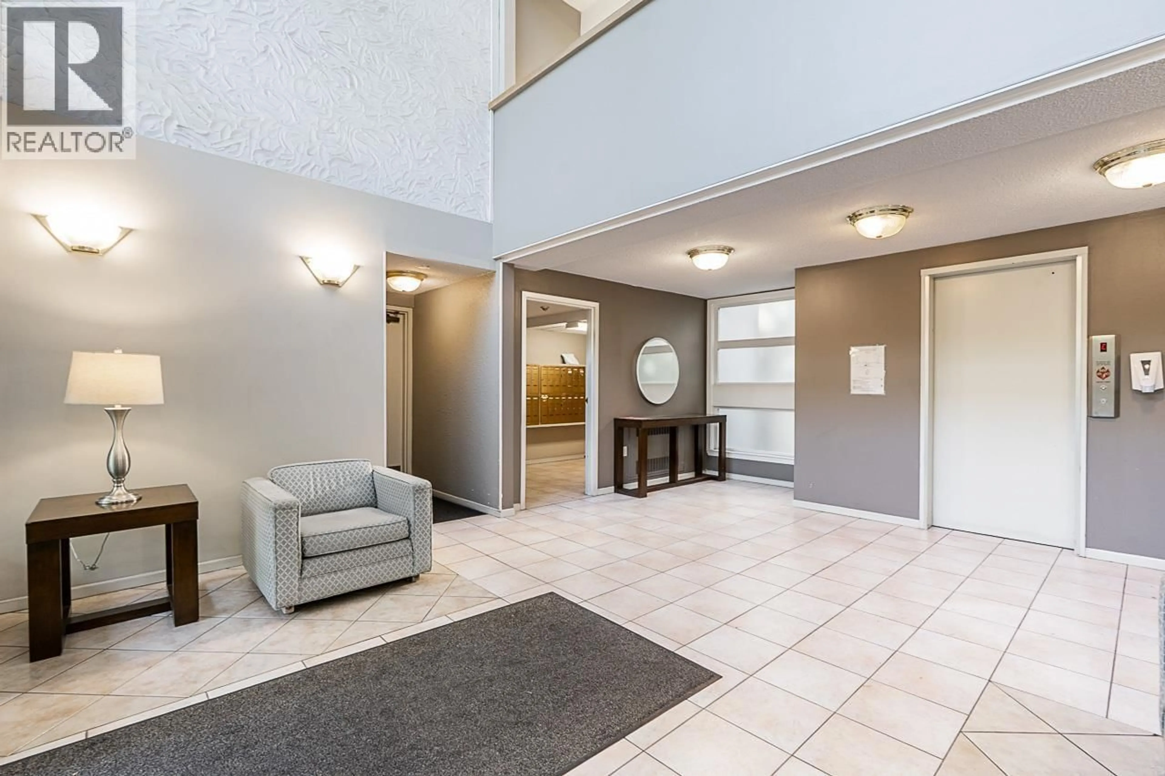 Indoor foyer for 128 - 8860 NO. 1 ROAD, Richmond British Columbia V7C4C2