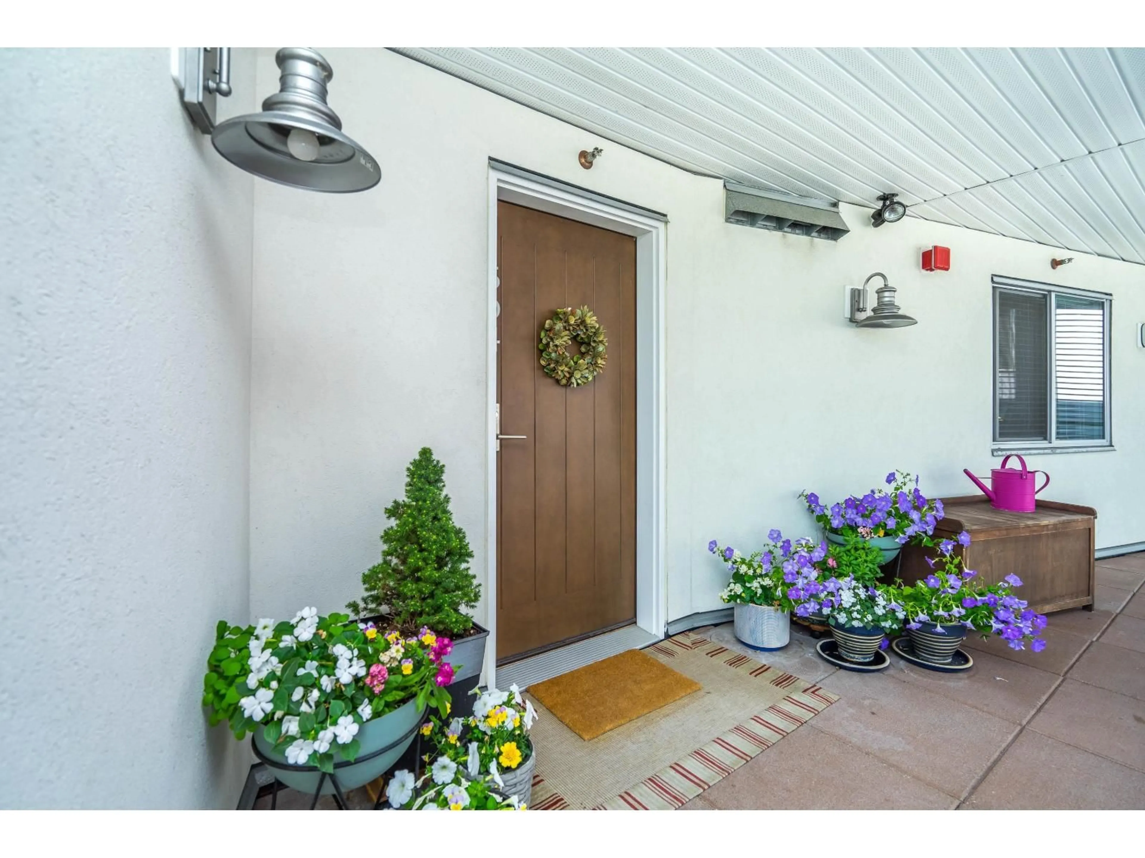 Indoor entryway for 504 - 14955 VICTORIA, White Rock British Columbia V4B1G2