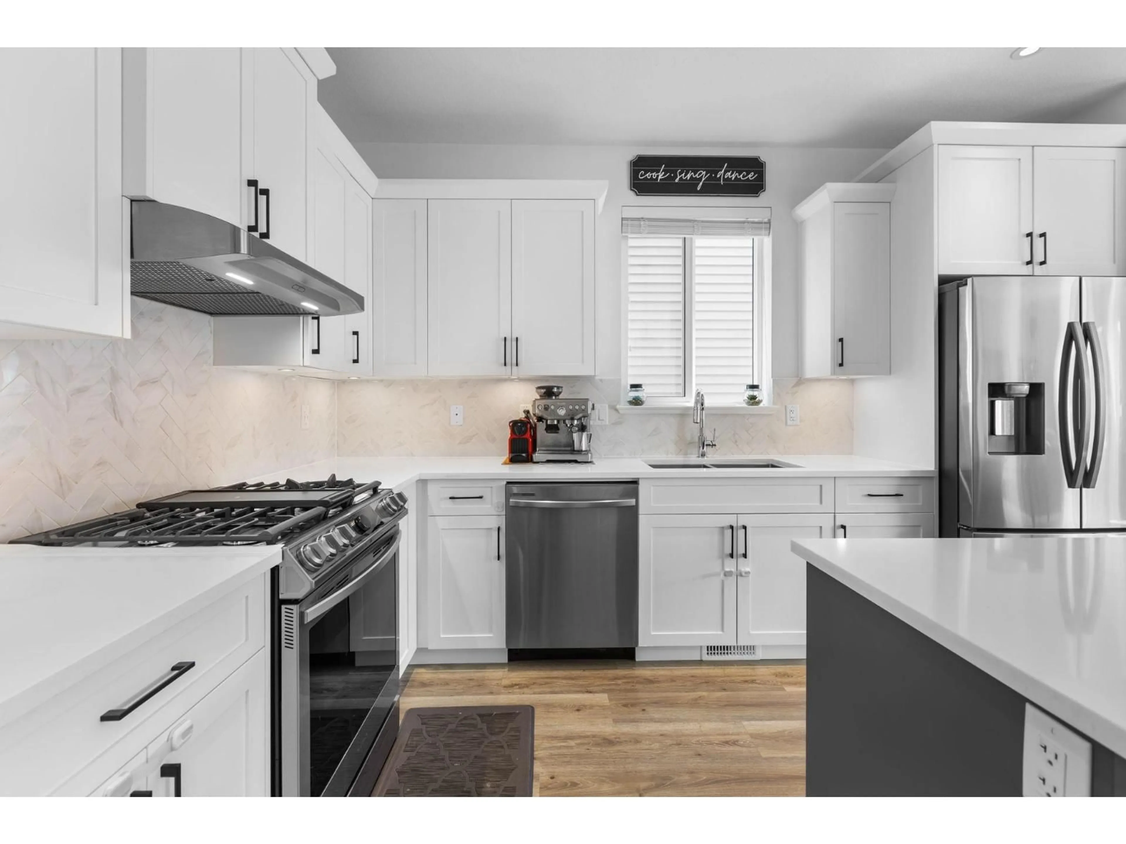 Open concept kitchen, unknown for 20278 82B, Langley British Columbia V2Y0Y8