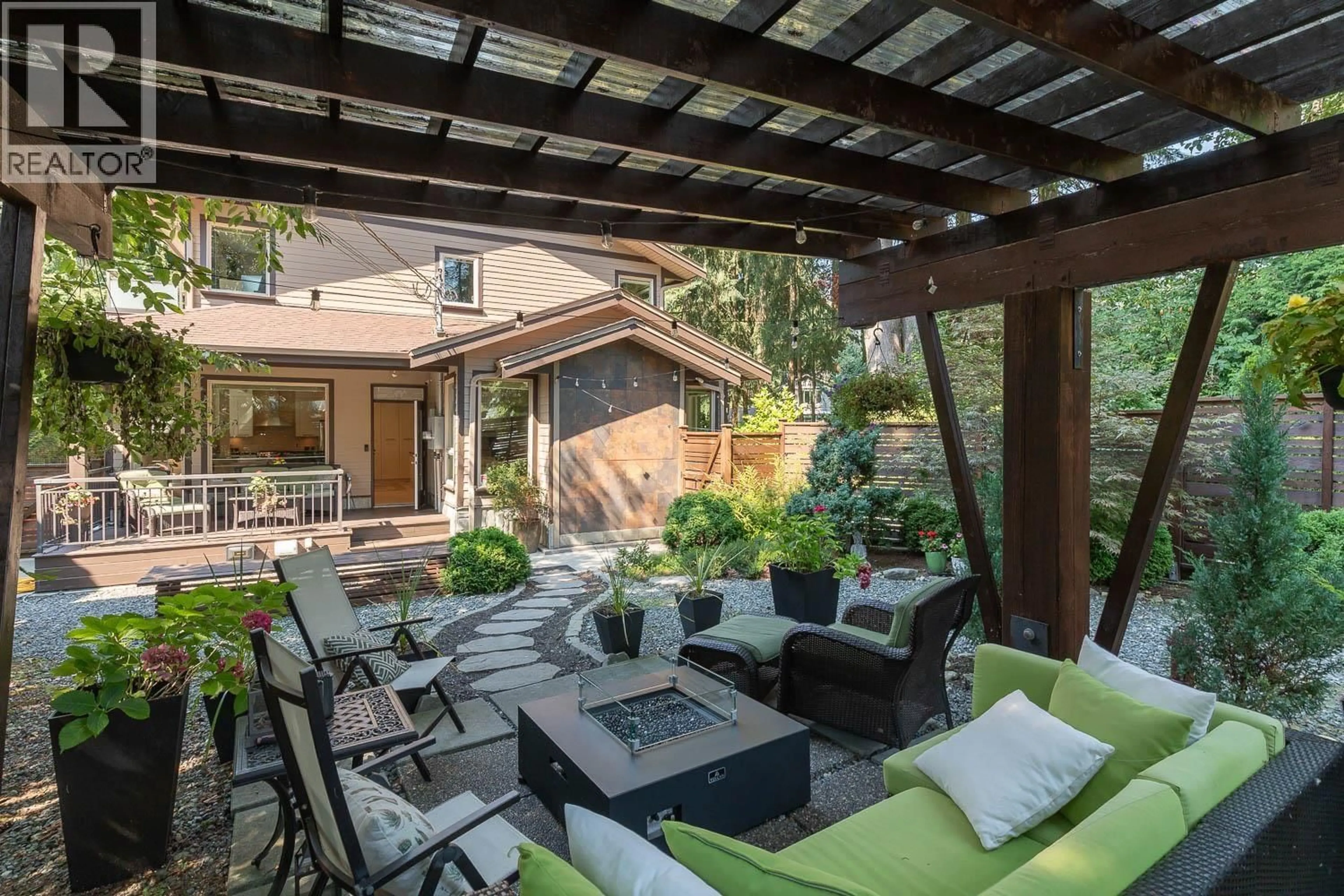 Patio, street for 3681 HENDERSON AVENUE, North Vancouver British Columbia V7J3C8