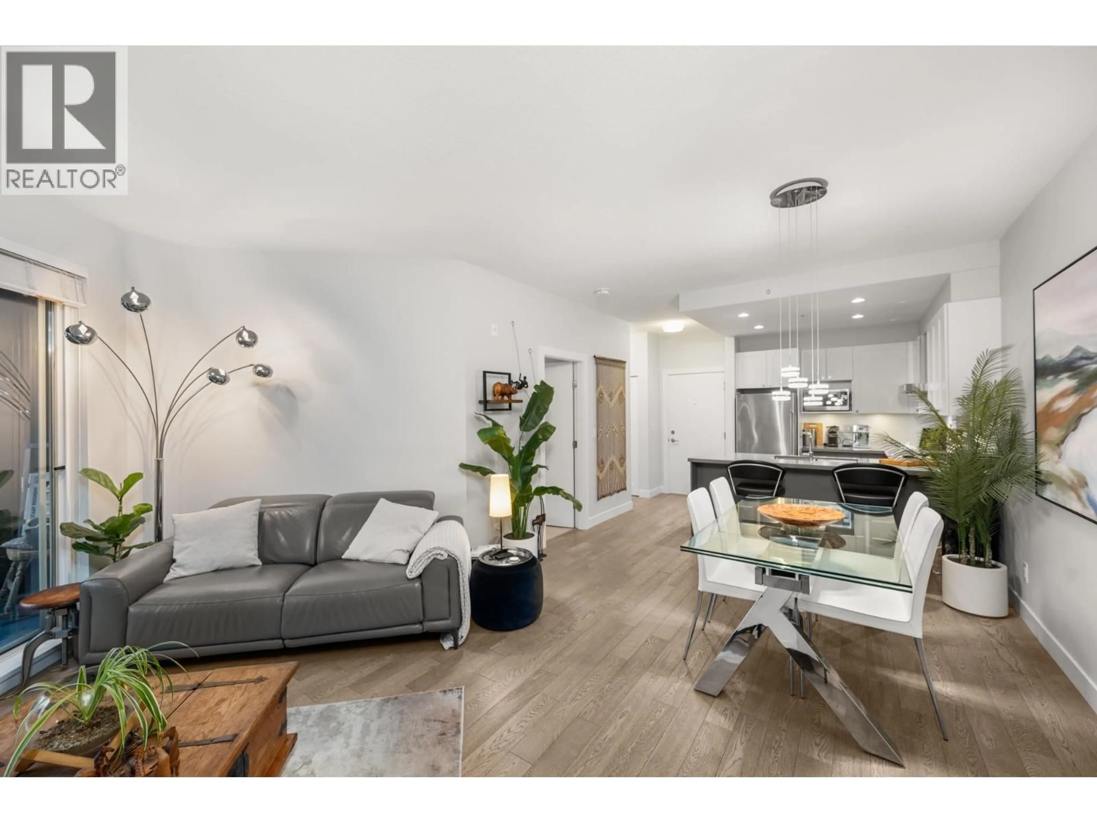 Living room with furniture, unknown for 501 - 3399 NOEL DRIVE, Burnaby British Columbia V3J0G8