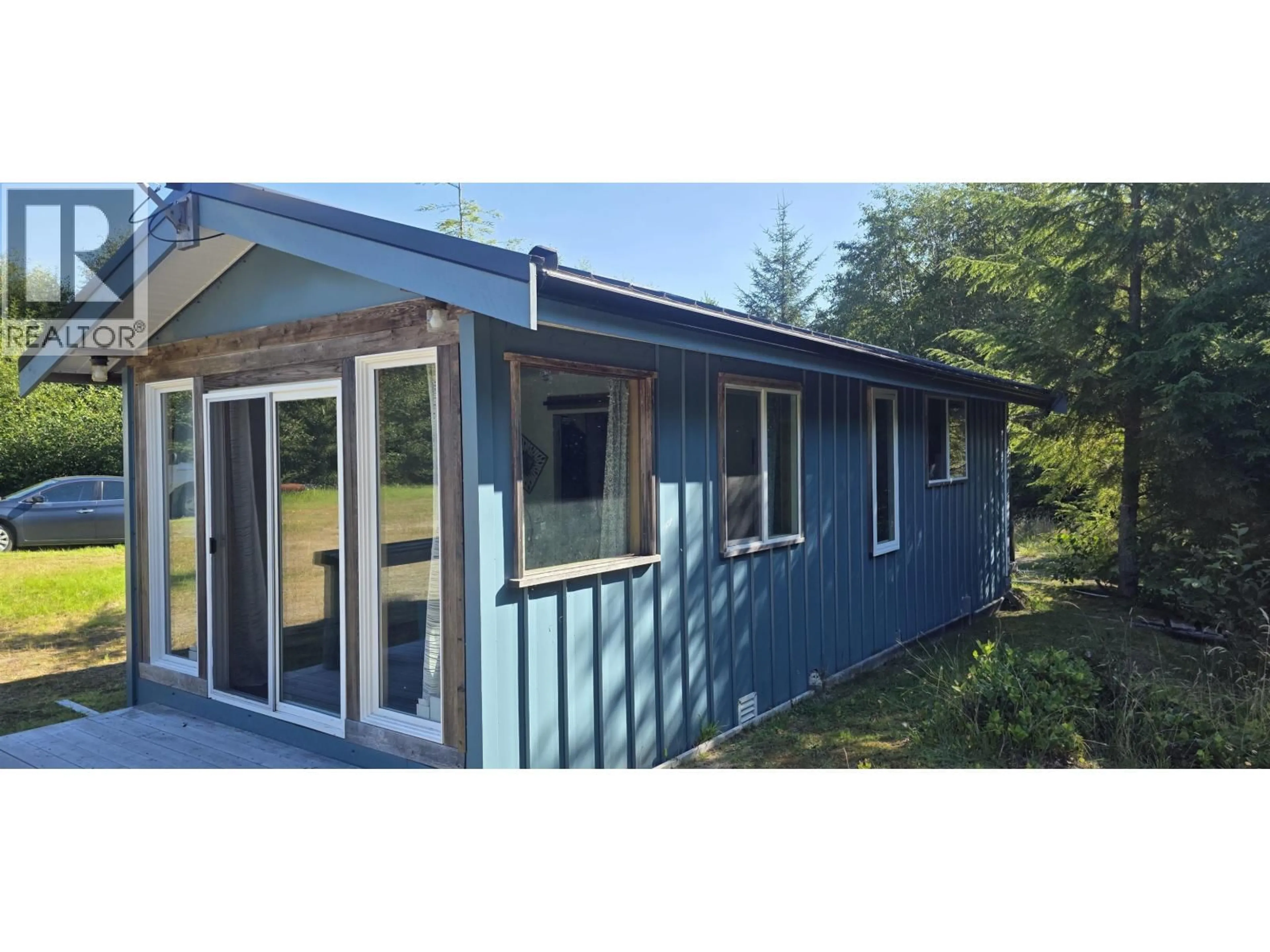 Home with vinyl exterior material, unknown for 65930 16 HIGHWAY, Daajing Giids Rural British Columbia V0T1M0