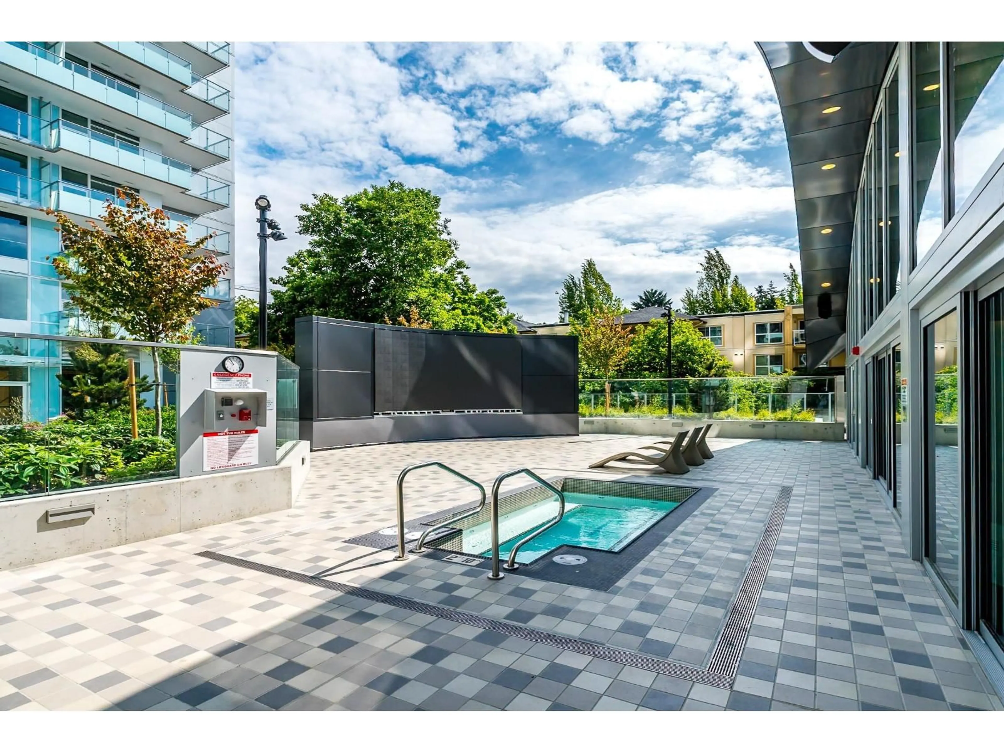 Pool for 611 - 13778 100, Surrey British Columbia V3T0V3