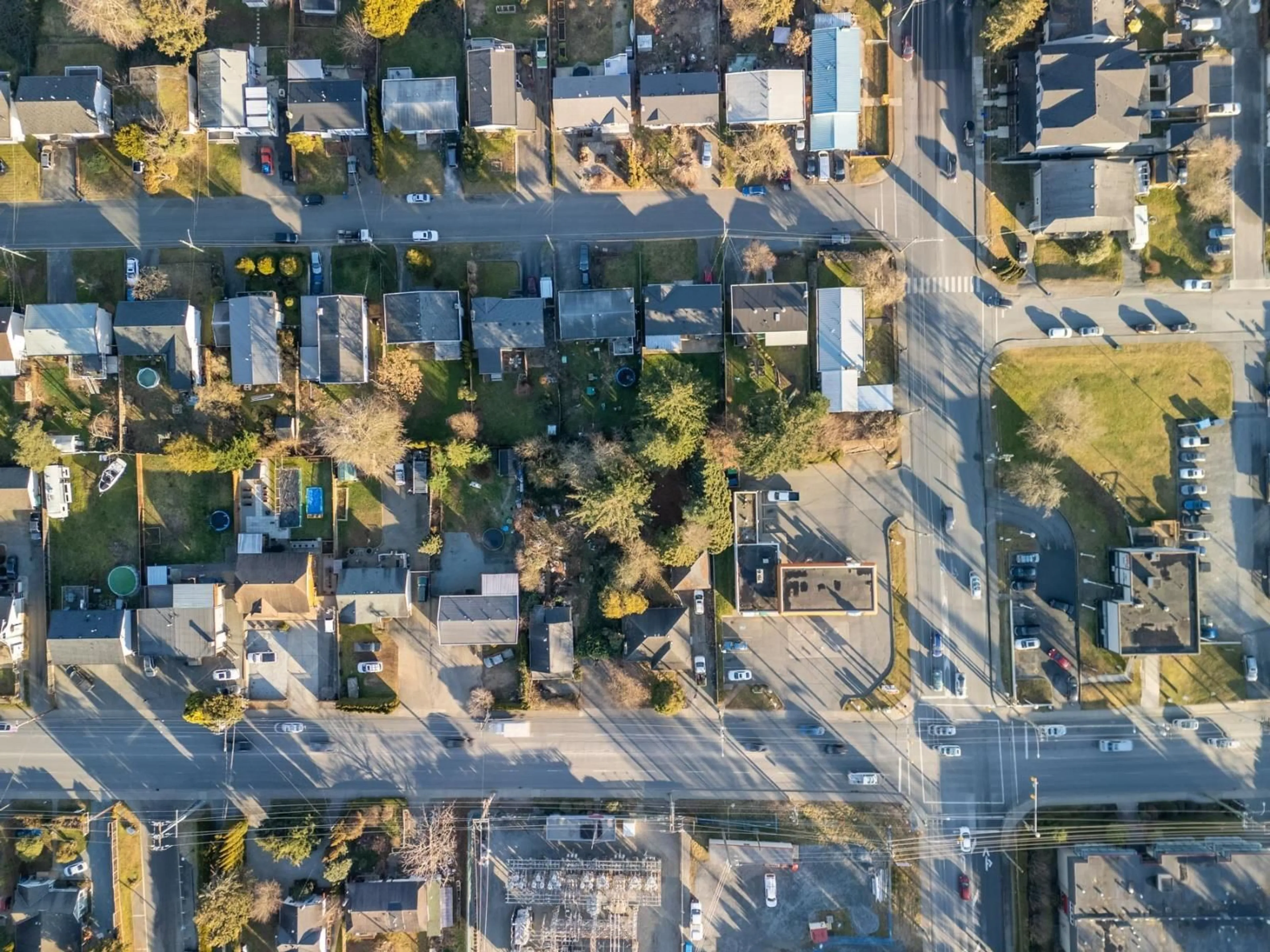 A pic from outside/outdoor area/front of a property/back of a property/a pic from drone, street for 7642 CEDAR, Mission British Columbia V2V3M5