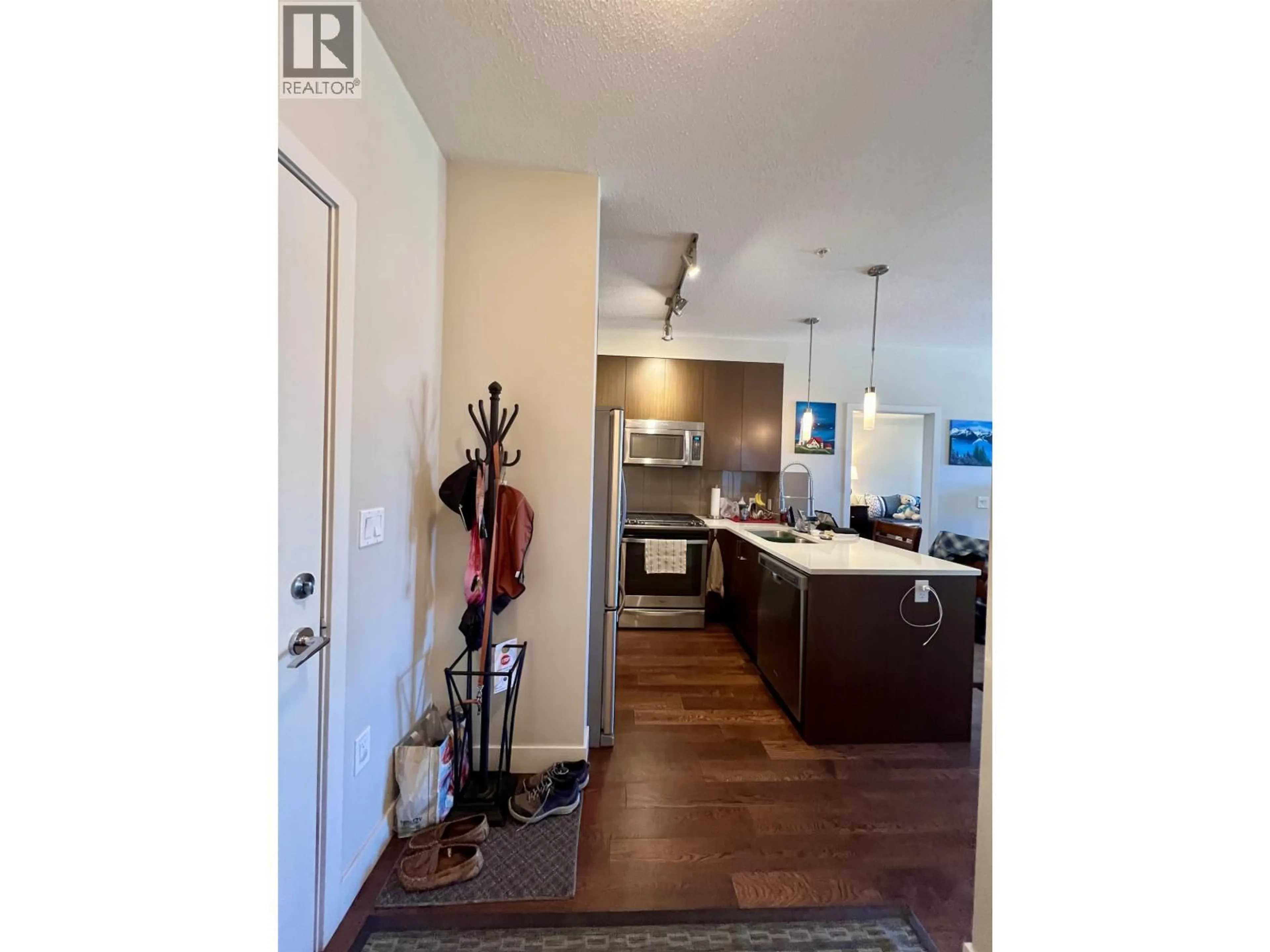 Open concept kitchen, unknown for 302 - 12409 HARRIS ROAD, Pitt Meadows British Columbia V3Y0E7