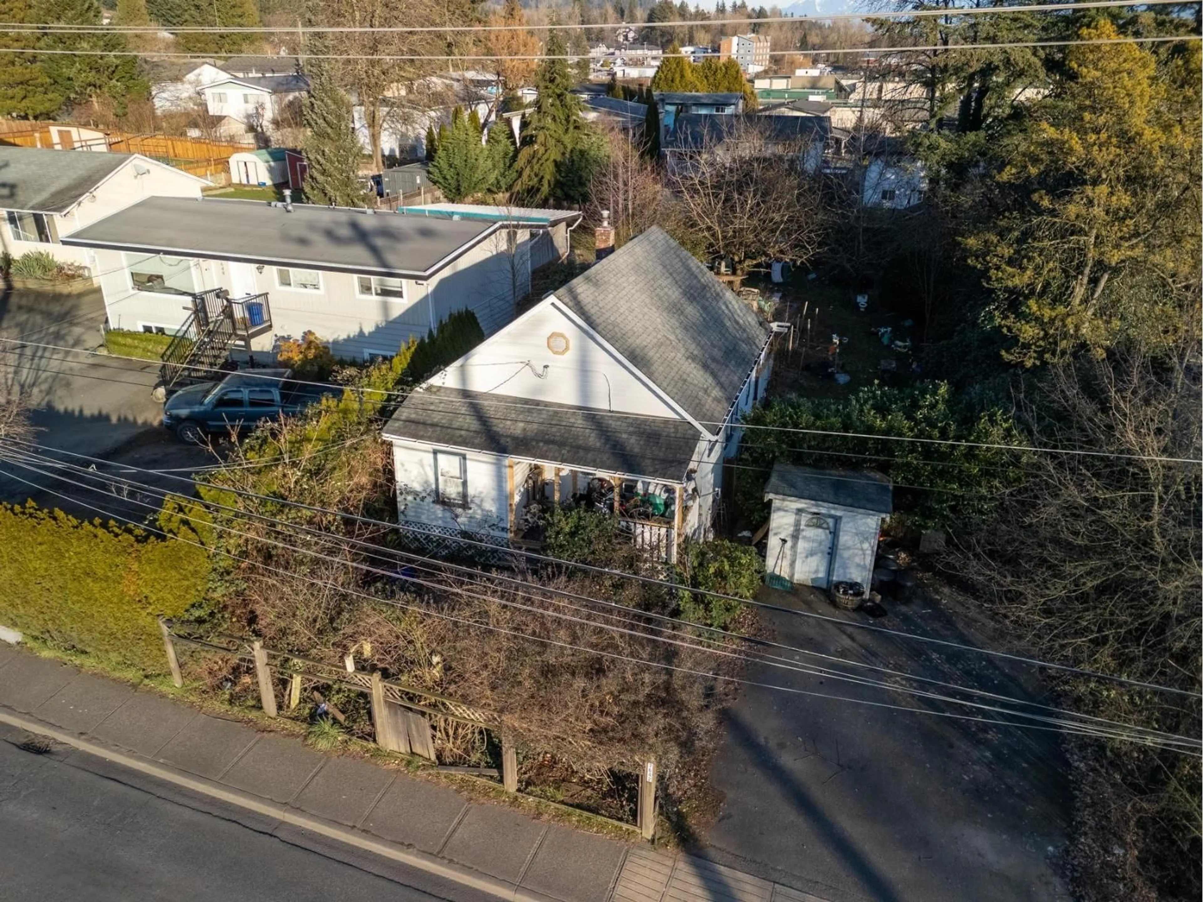 A pic from outside/outdoor area/front of a property/back of a property/a pic from drone, street for 7624 CEDAR, Mission British Columbia V2V3M5