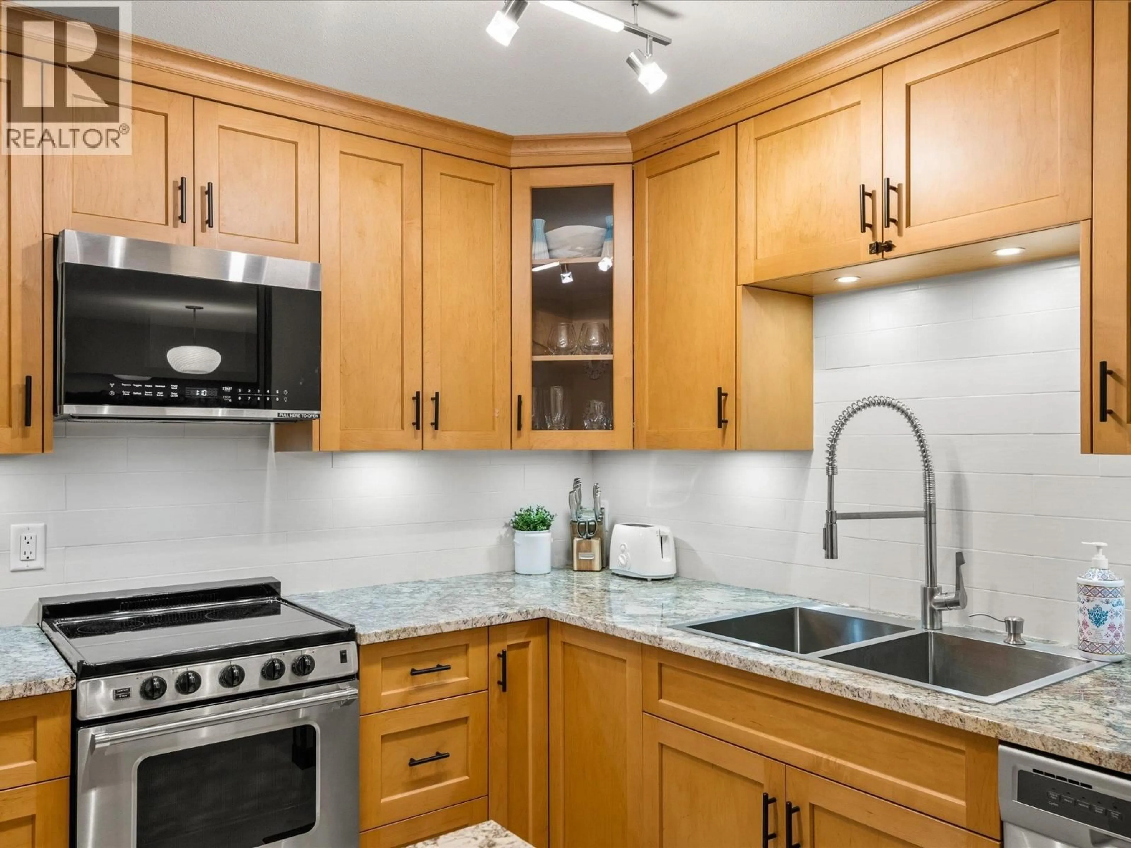 Standard kitchen, ceramic/tile floor for 47 - 4335 NORTHLANDS BOULEVARD, Whistler British Columbia V0N1B4