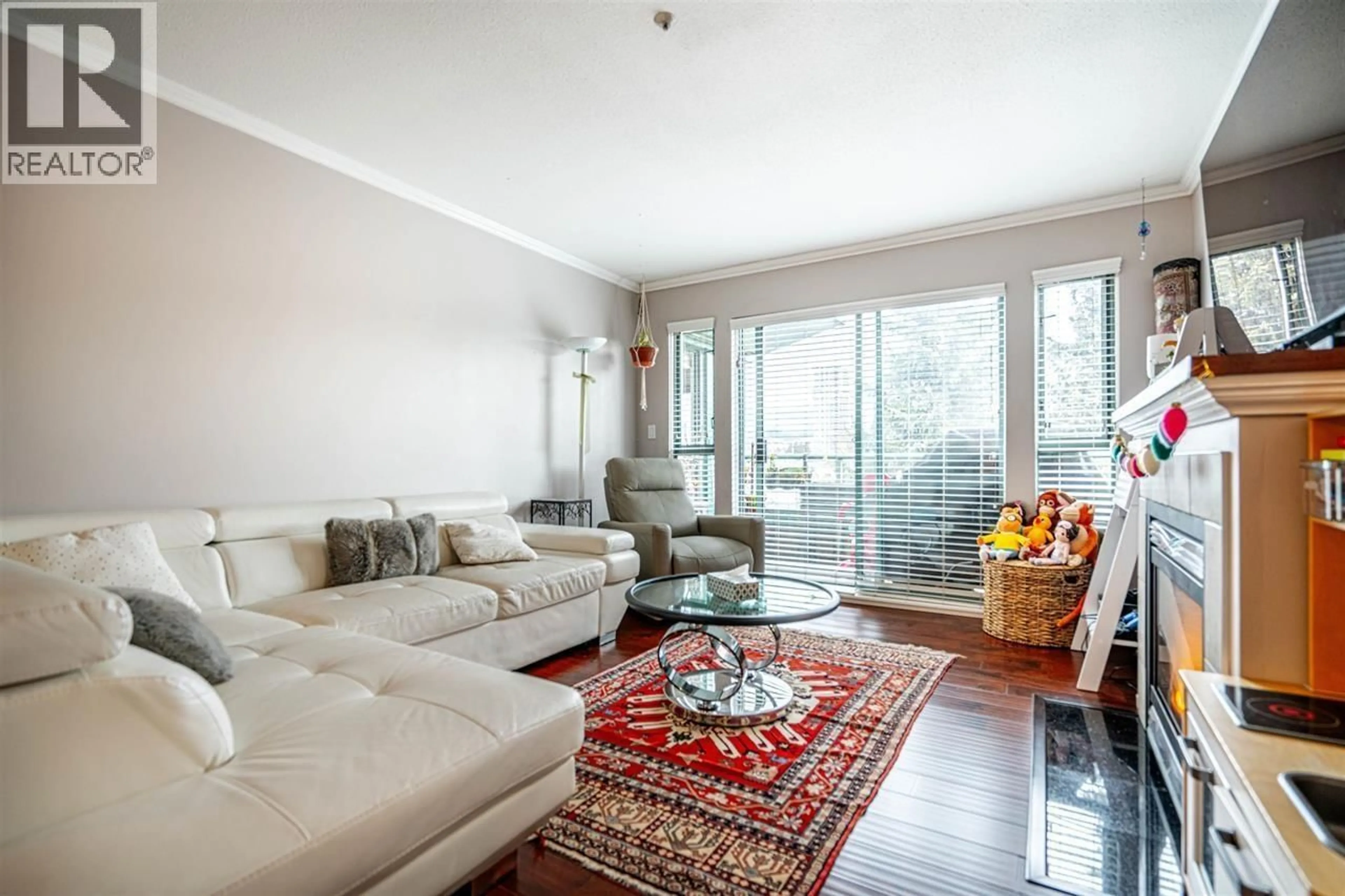 Living room with furniture, unknown for P02 - 223 MOUNTAIN HIGHWAY, North Vancouver British Columbia V7J3V3