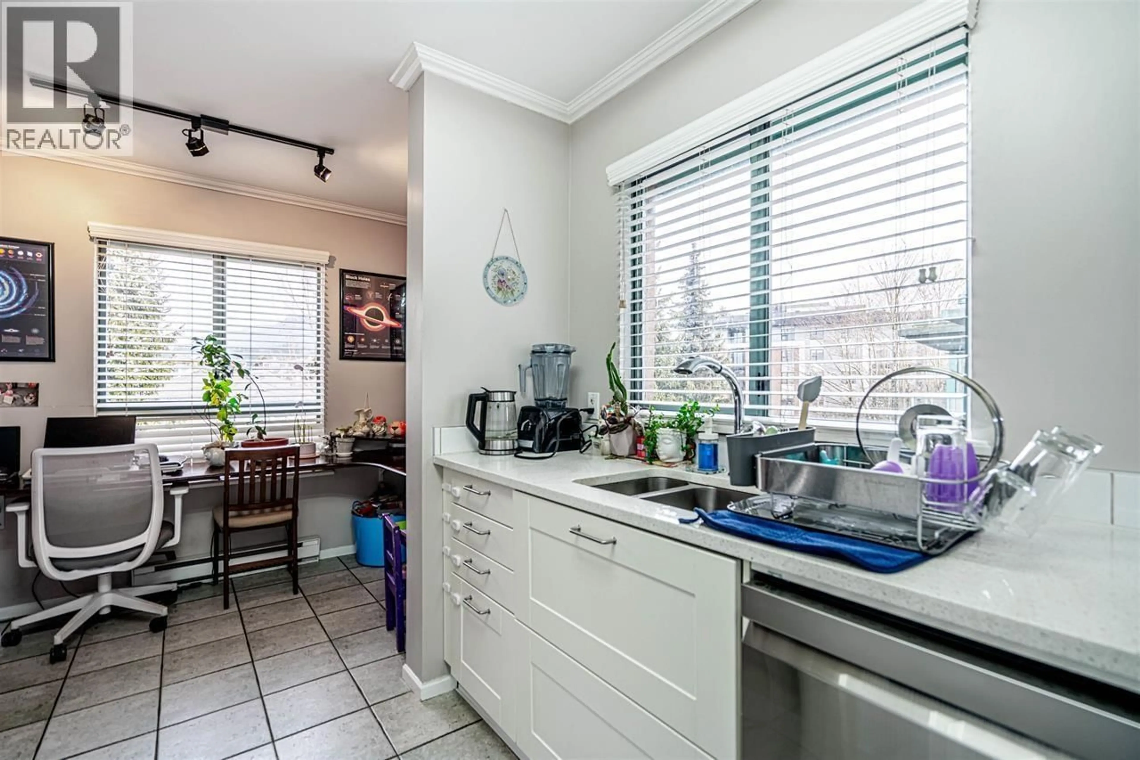 Standard kitchen, unknown for P02 - 223 MOUNTAIN HIGHWAY, North Vancouver British Columbia V7J3V3