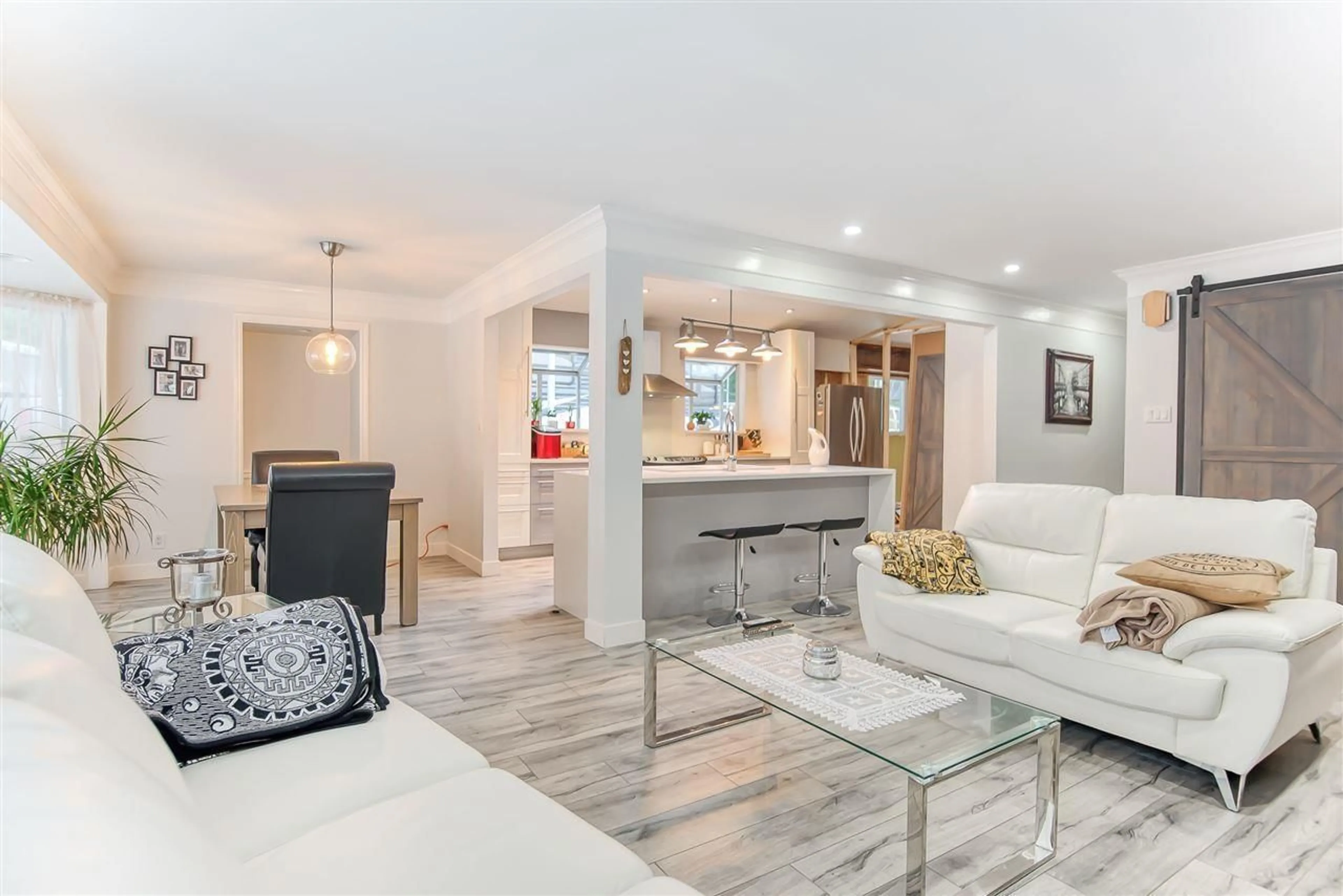 Open concept kitchen, ceramic/tile floor for 11149 131A, Surrey British Columbia V3T3S3