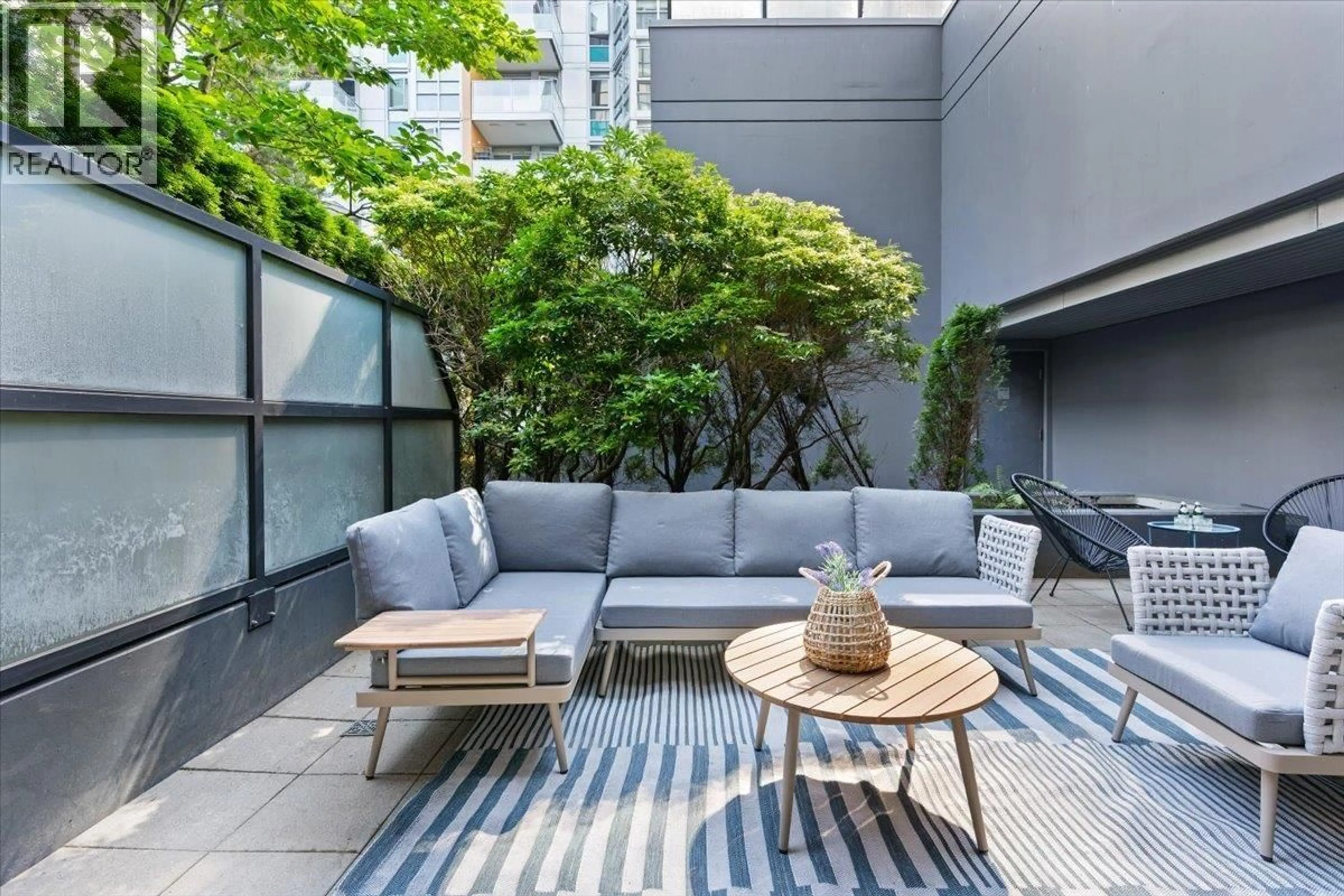 Patio, street for 203 - 1155 SEYMOUR STREET, Vancouver British Columbia V6B1K2