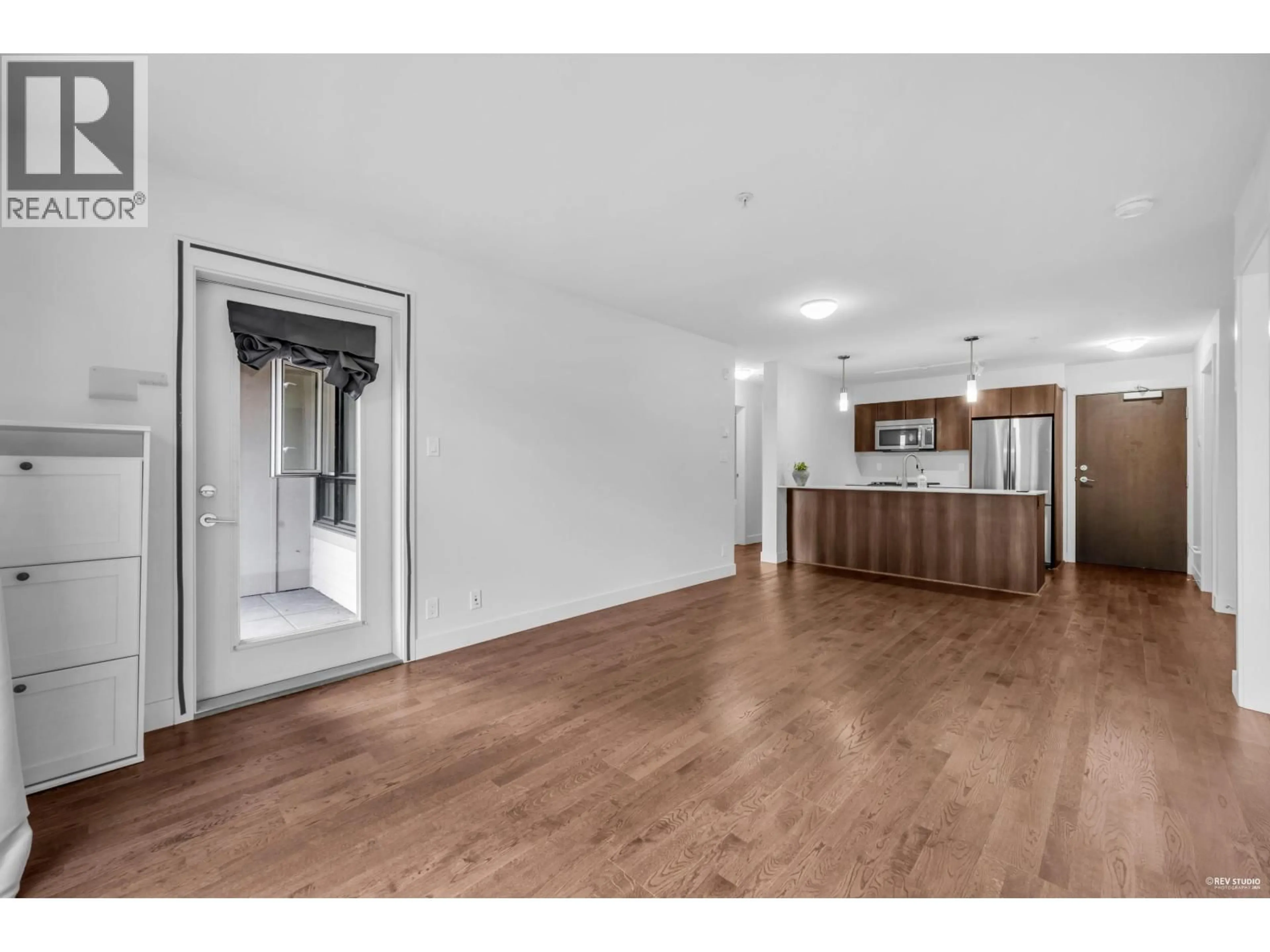 Open concept kitchen, wood/laminate floor for 125 - 7088 14TH AVENUE, Burnaby British Columbia V3N0E7