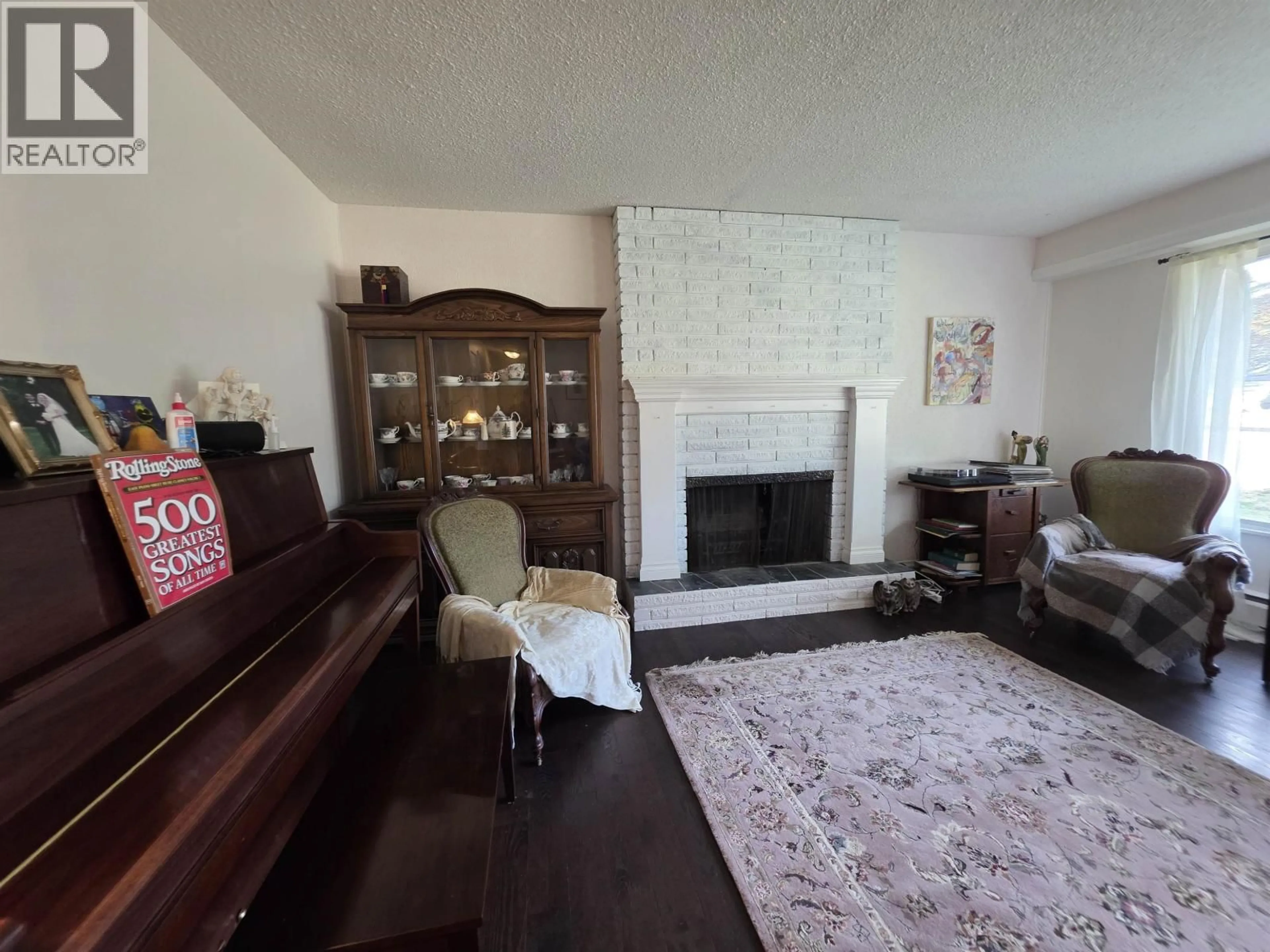 Living room with furniture, unknown for 1692 WINDERMERE PLACE, Port Coquitlam British Columbia V3B2K2