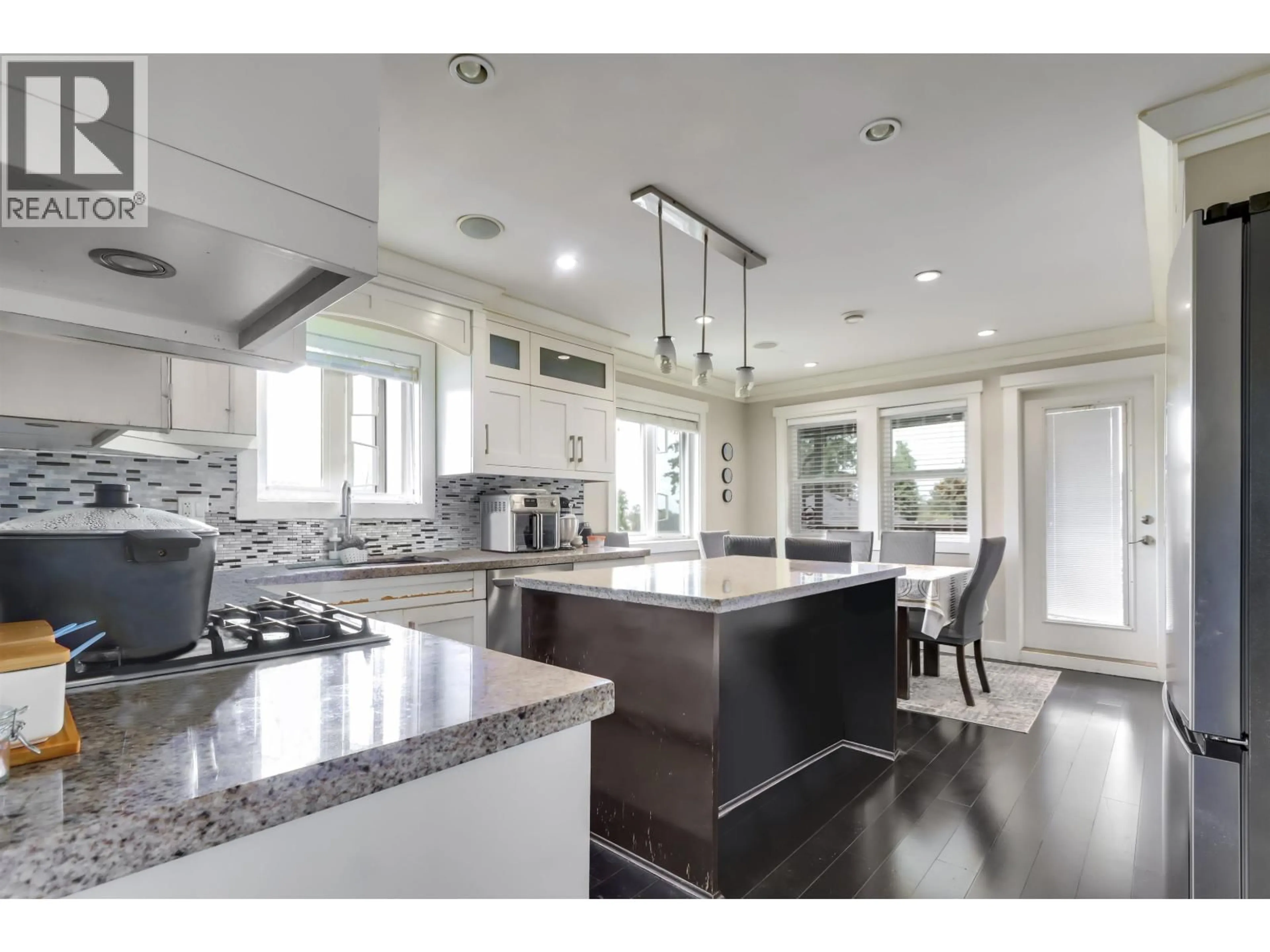 Open concept kitchen, ceramic/tile floor for 8363 VICTORIA DRIVE, Vancouver British Columbia V5P4A8
