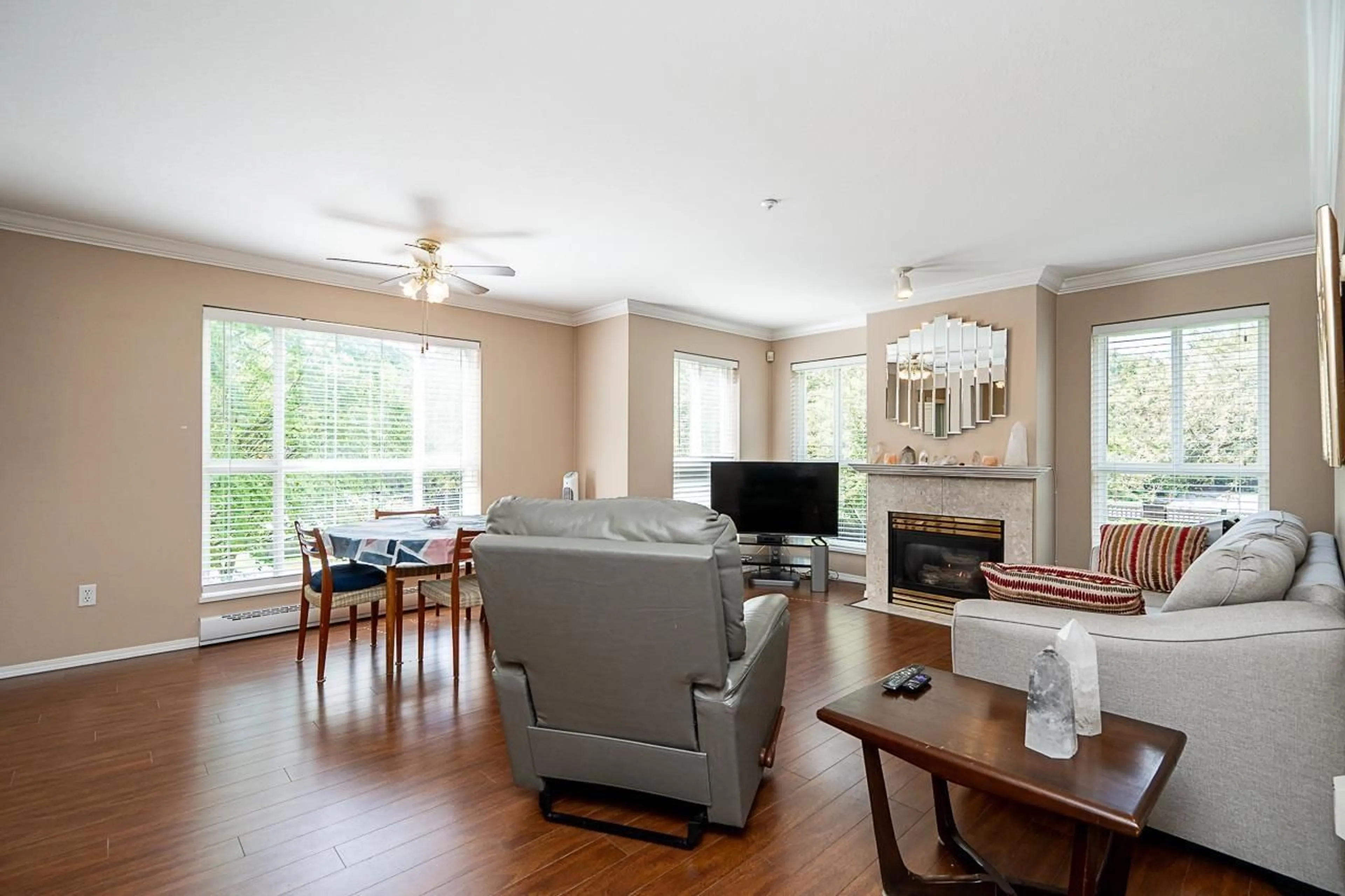 Living room with furniture, wood/laminate floor for 203 - 15885 84, Surrey British Columbia V4N0W7