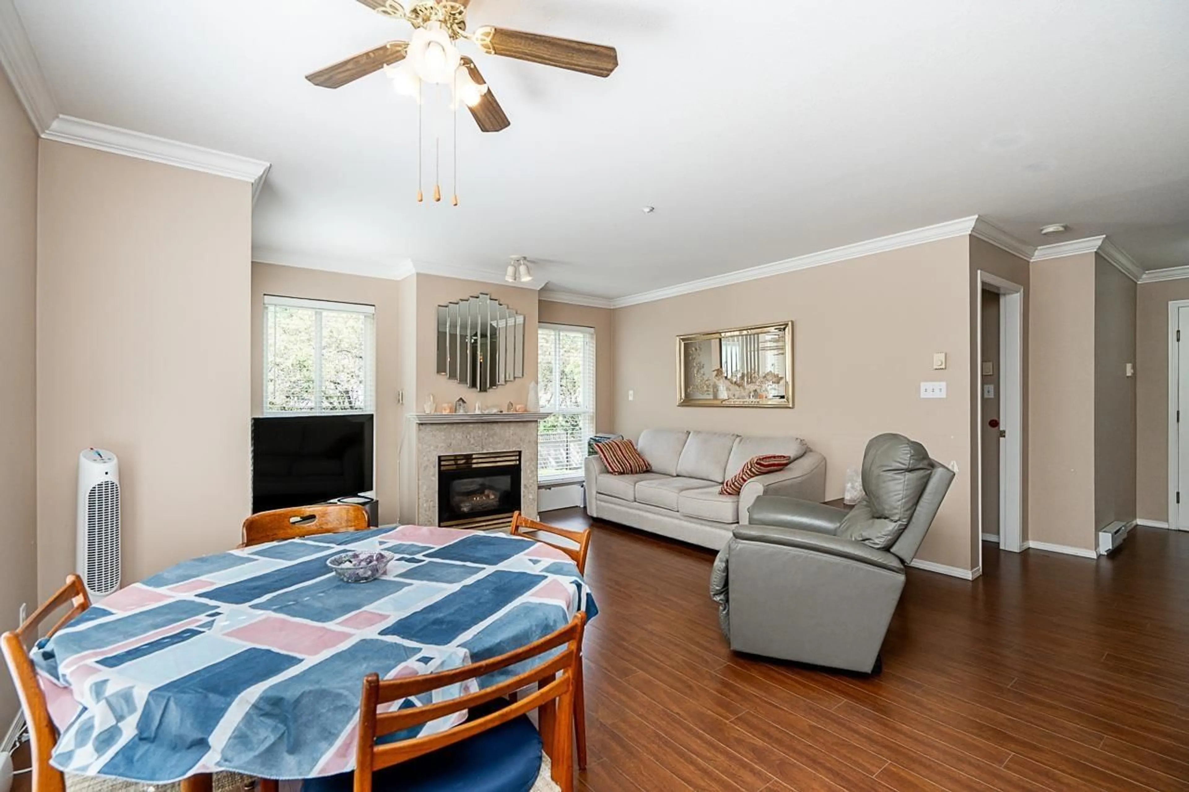 Living room with furniture, wood/laminate floor for 203 - 15885 84, Surrey British Columbia V4N0W7