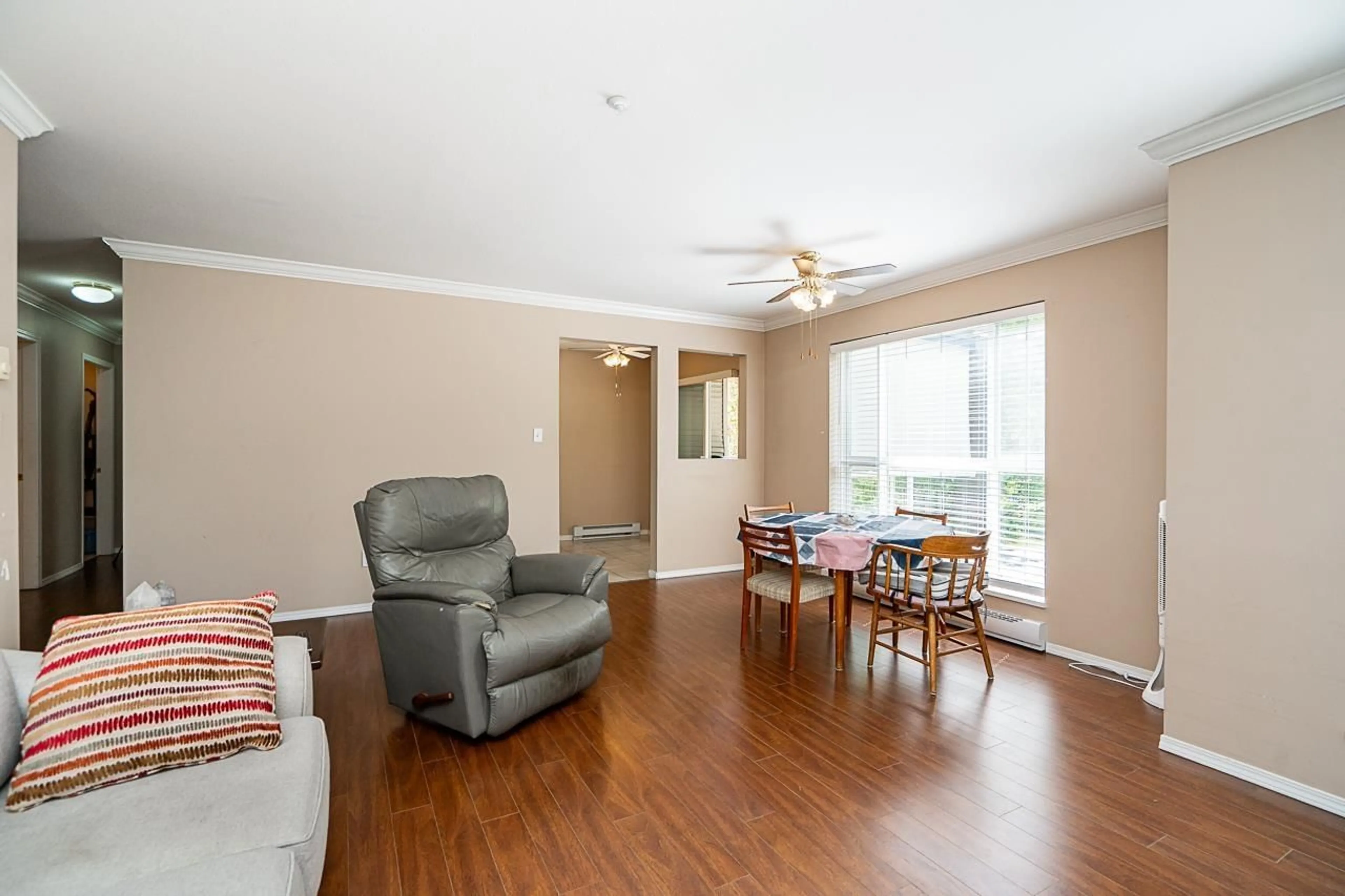 Living room with furniture, wood/laminate floor for 203 - 15885 84, Surrey British Columbia V4N0W7